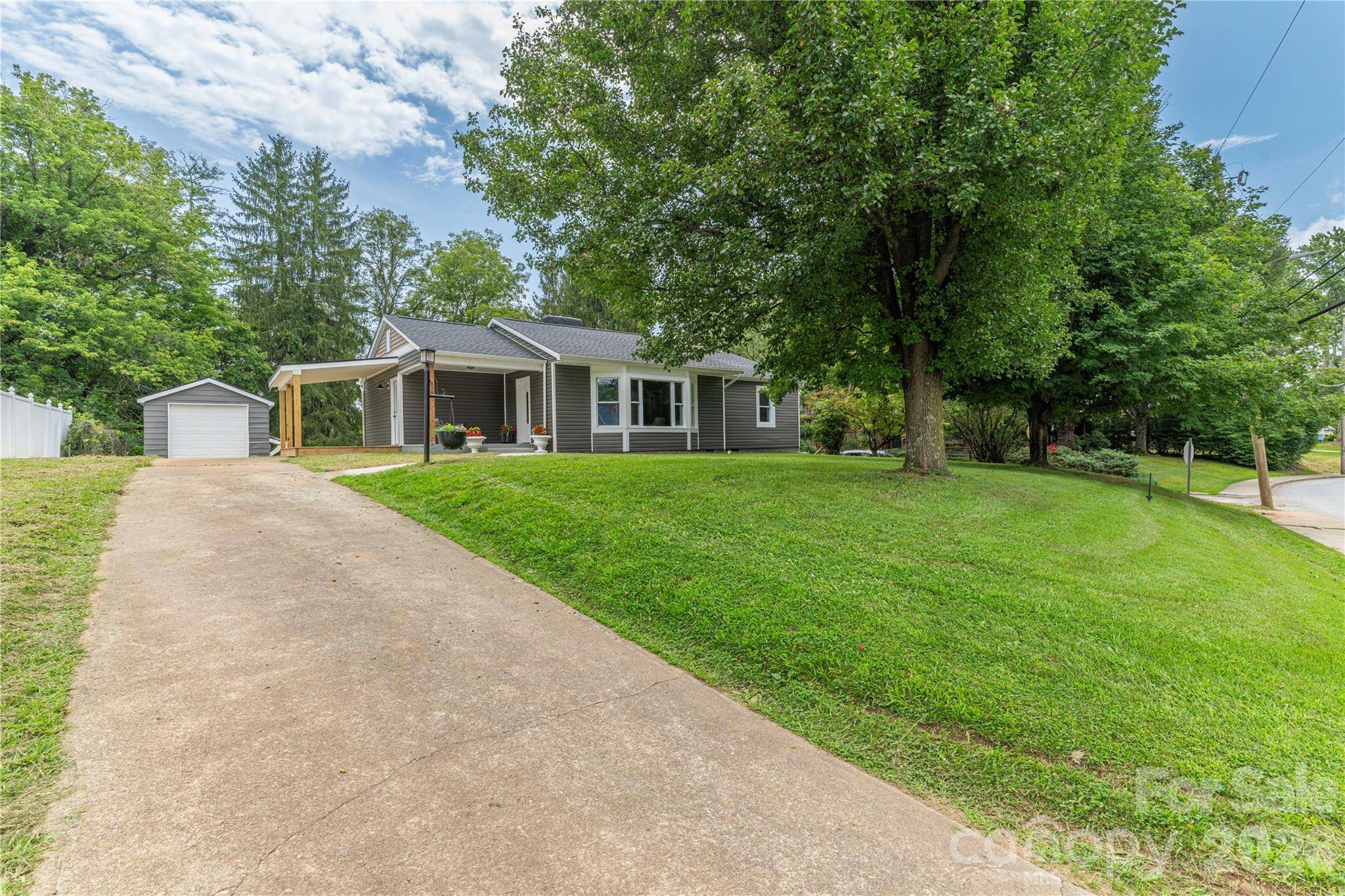 638 Newfound ST, Canton, NC 28716