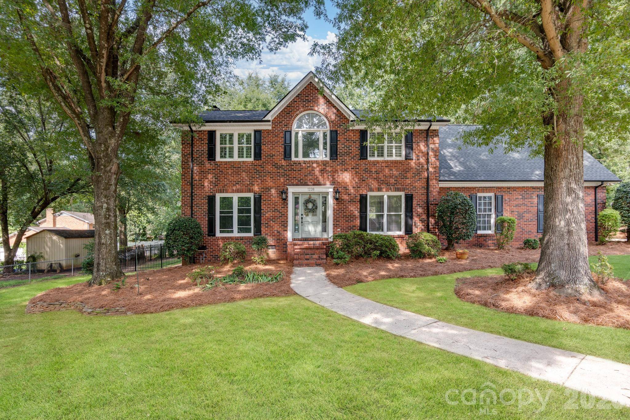 1228 12th Fairway DR NW, Concord, NC 28027