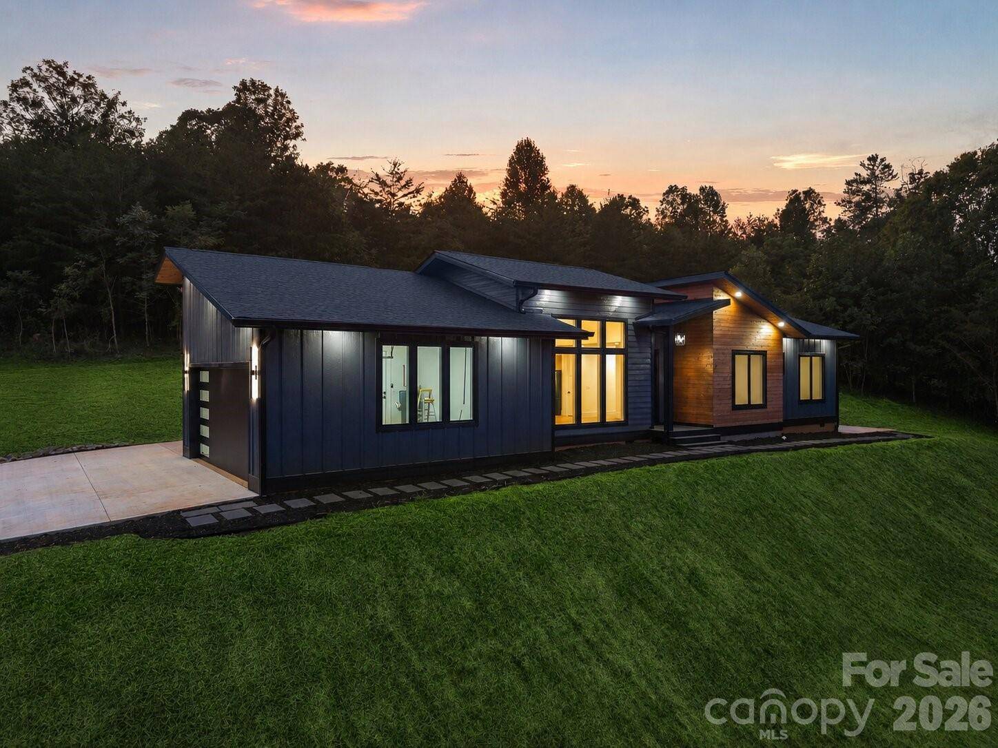 7 Spicebush LN, Weaverville, NC 28787