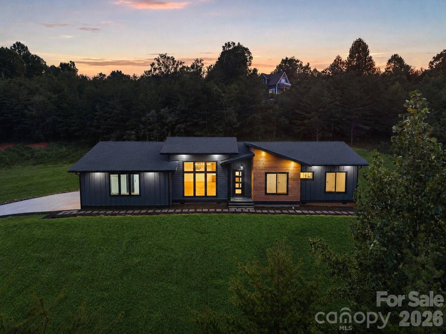 7 Spicebush LN, Weaverville, NC 28787