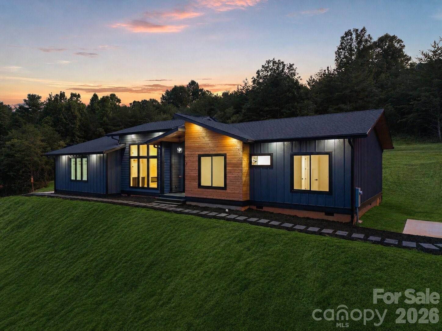 7 Spicebush LN, Weaverville, NC 28787