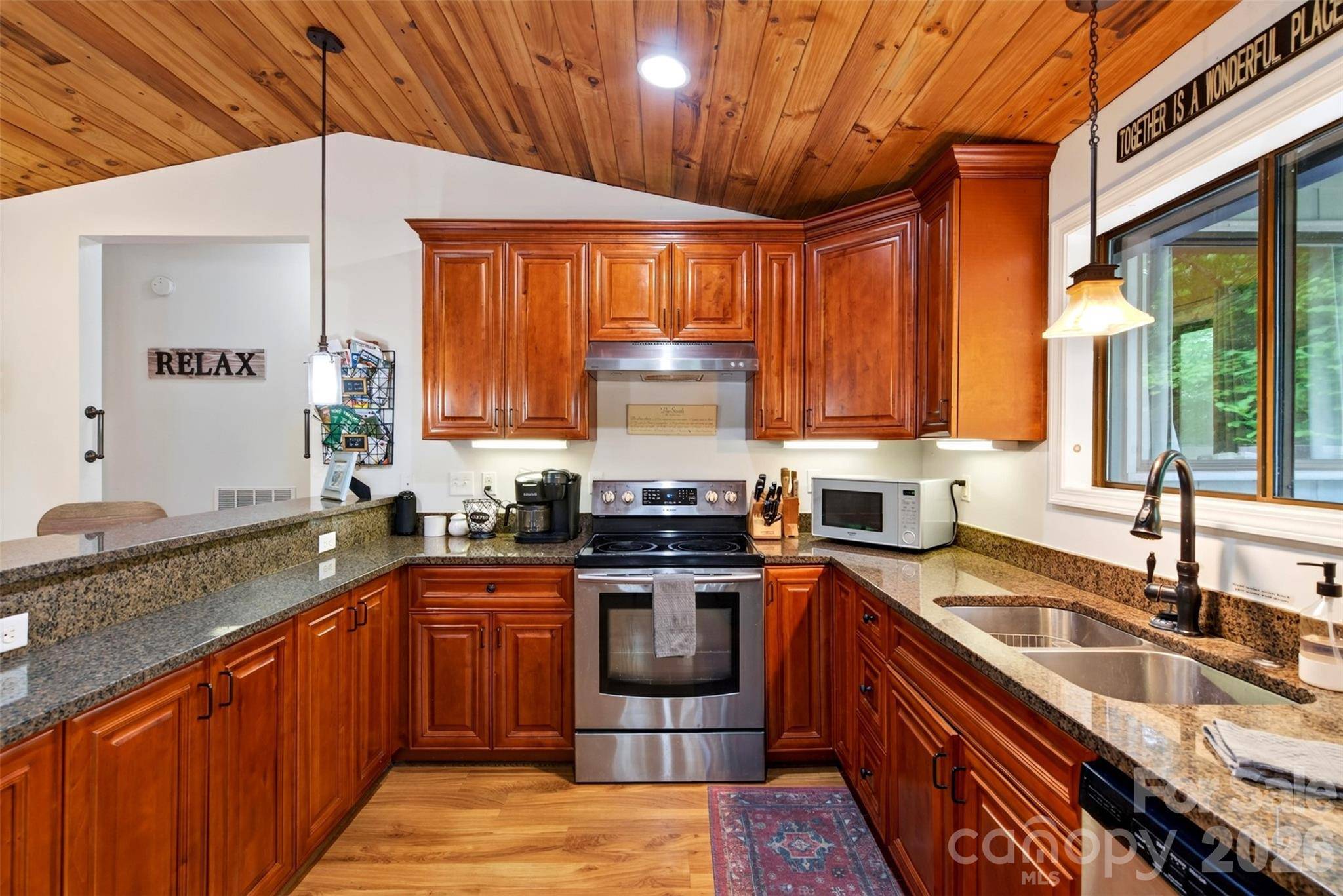 2 Bear Rock Loop RD, Hendersonville, NC 28739