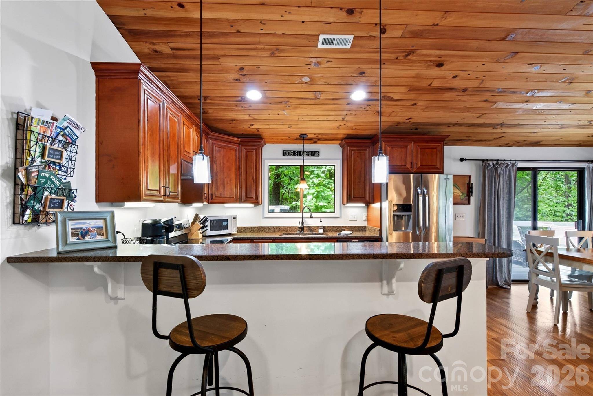 2 Bear Rock Loop RD, Hendersonville, NC 28739