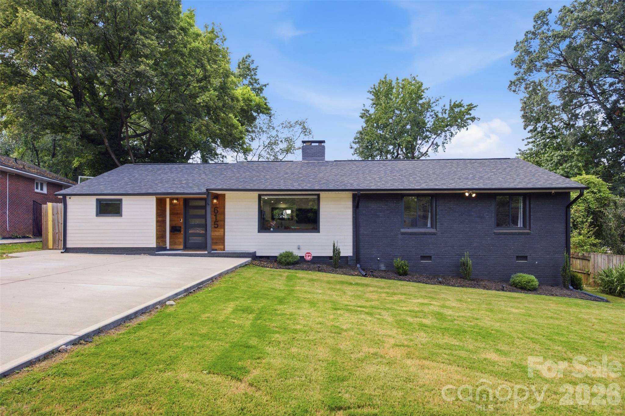 615 Manhasset RD, Charlotte, NC 28209
