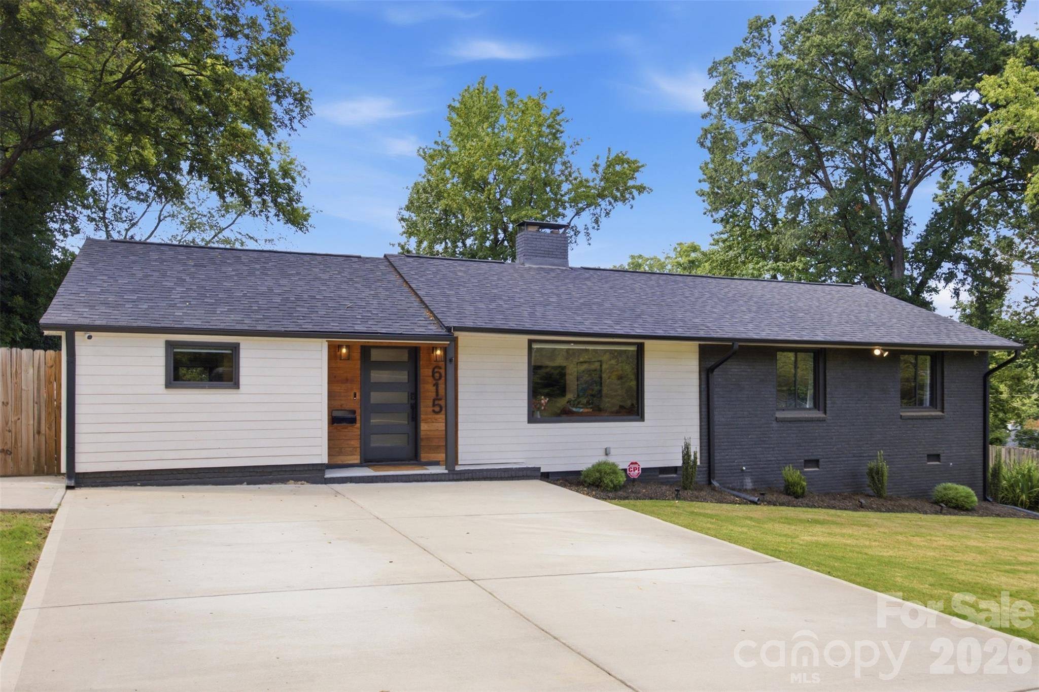615 Manhasset RD, Charlotte, NC 28209