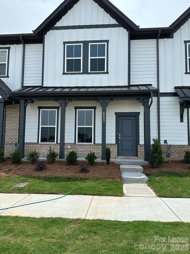 9233 Harwen LN, Charlotte, NC 28215