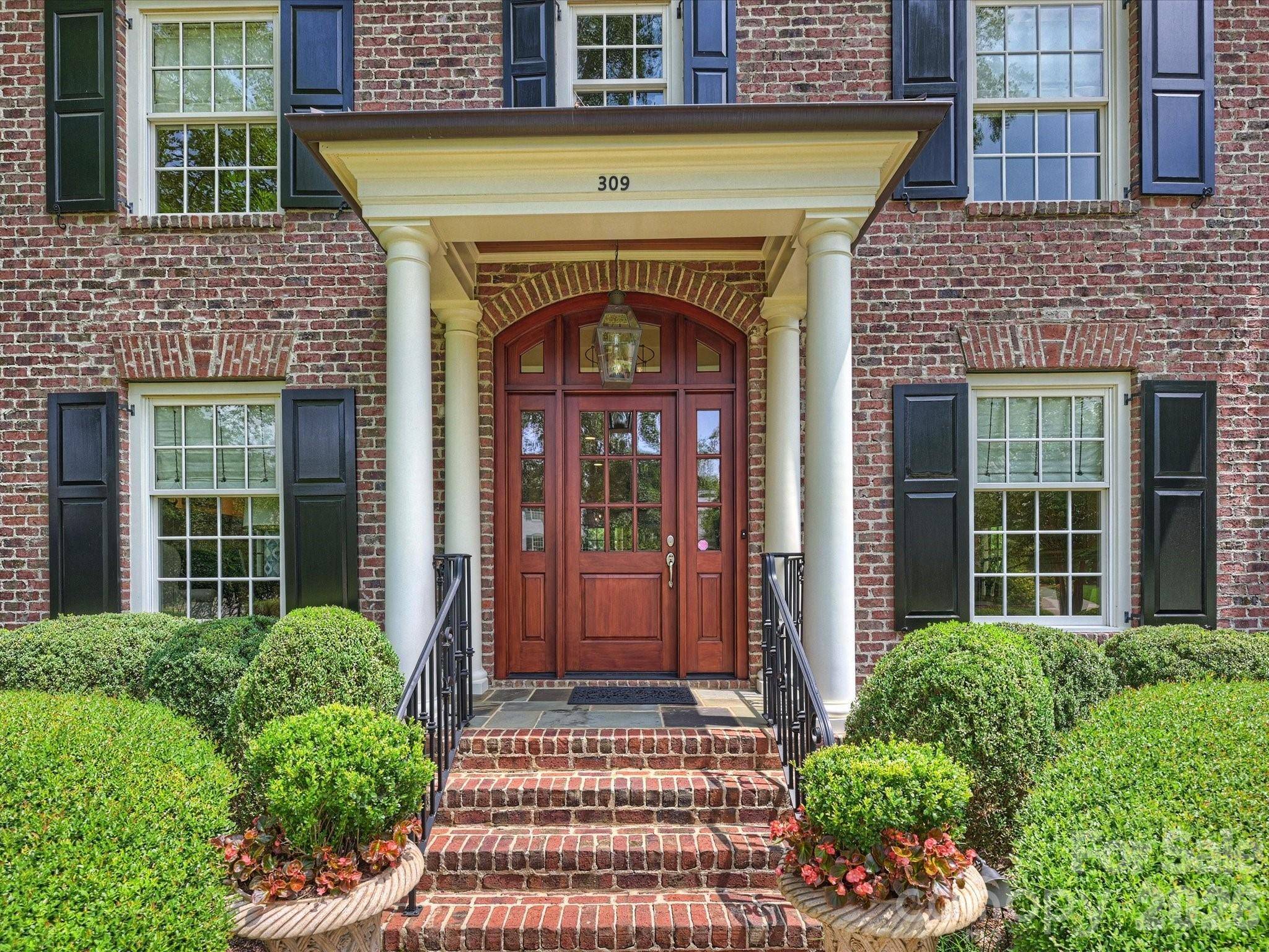 309 Hempstead PL, Charlotte, NC 28207
