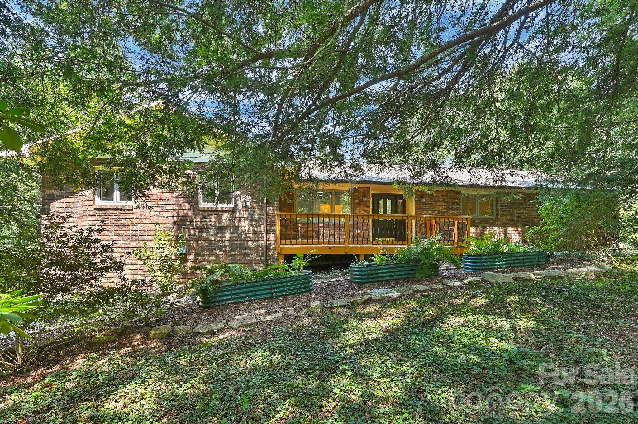 30 Nichols Hill DR, Asheville, NC 28804