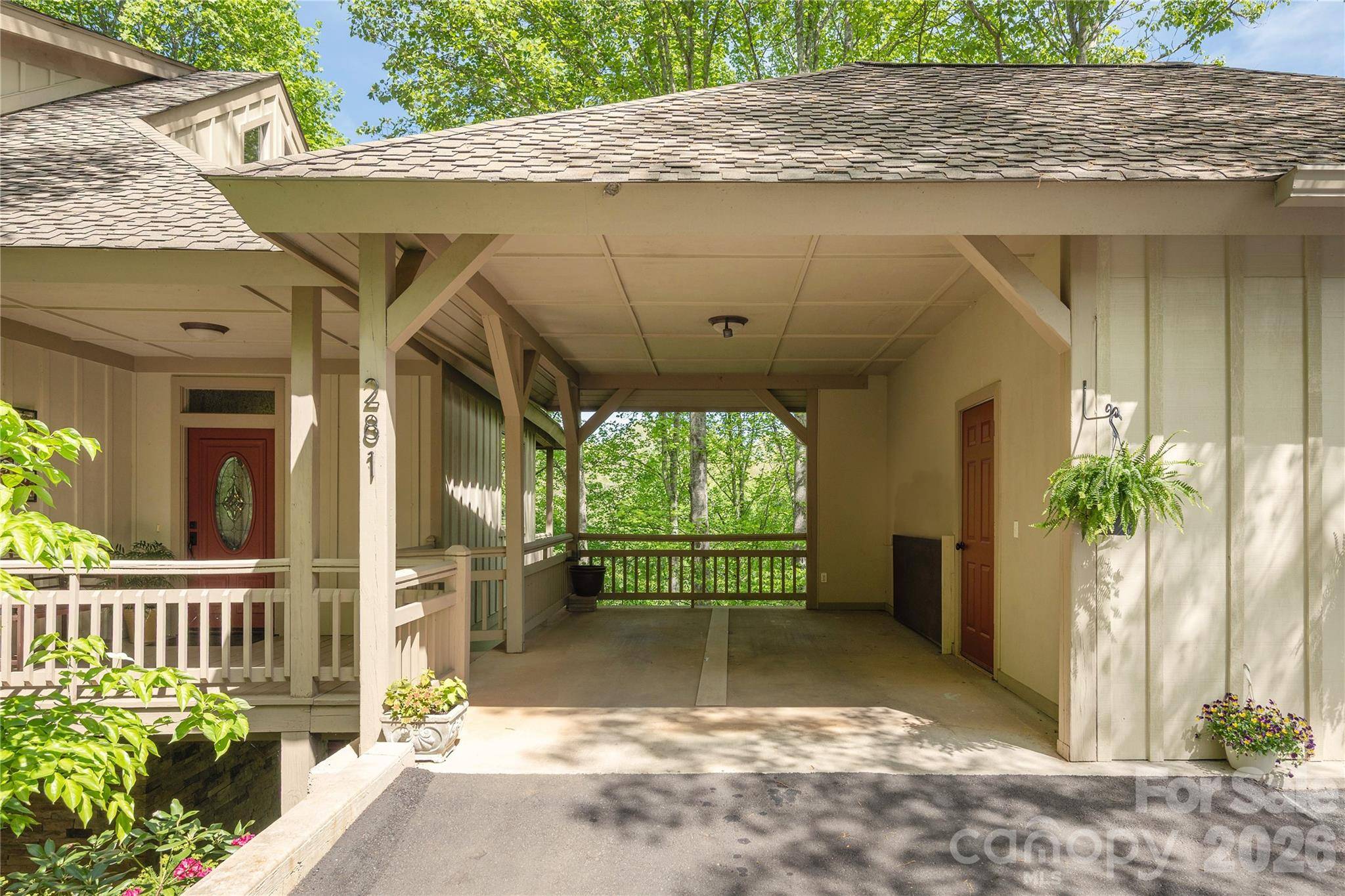 281 Bob White LOOP, Waynesville, NC 28786