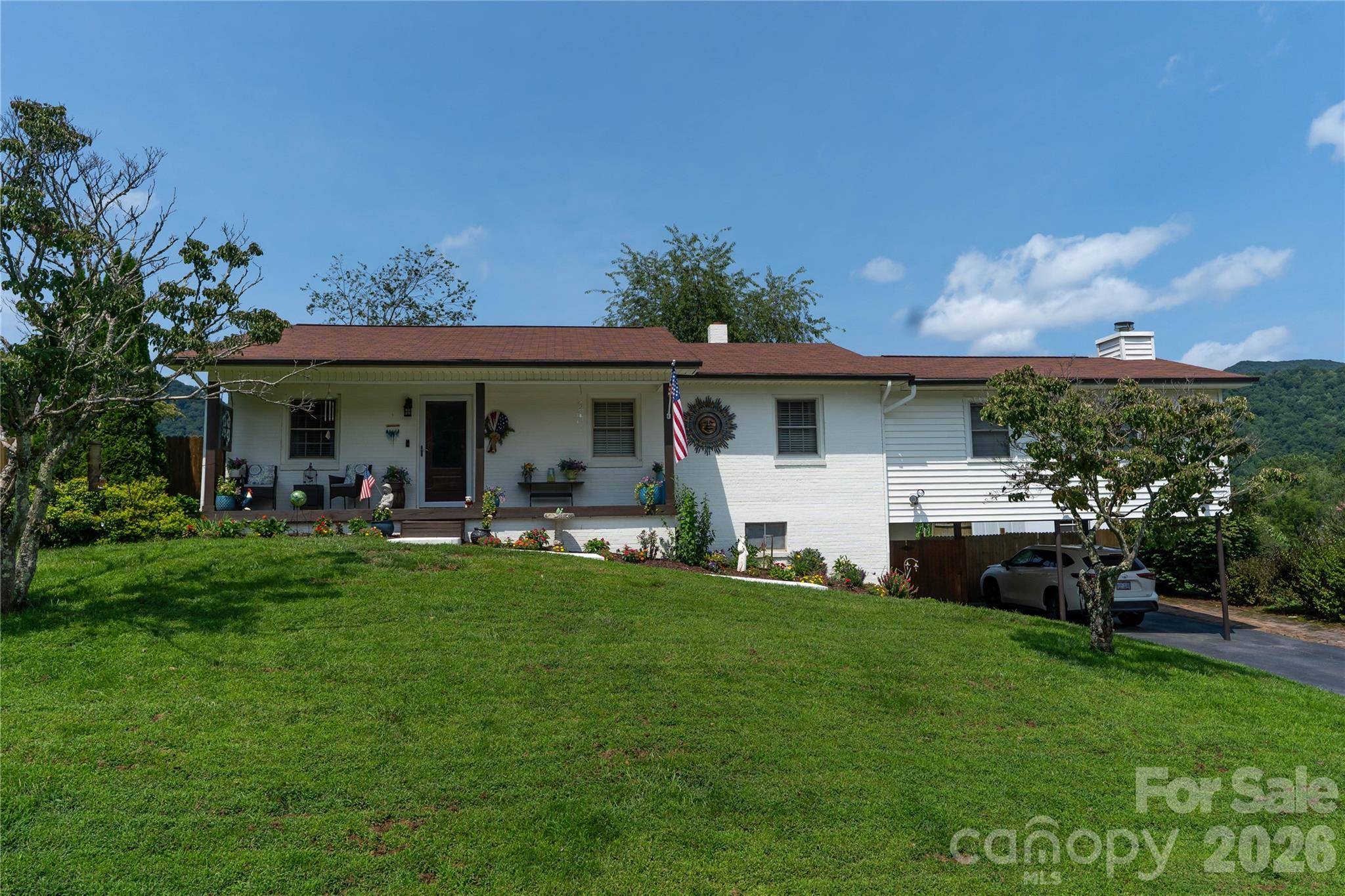 130 Beaverdam Heights DR, Canton, NC 28716