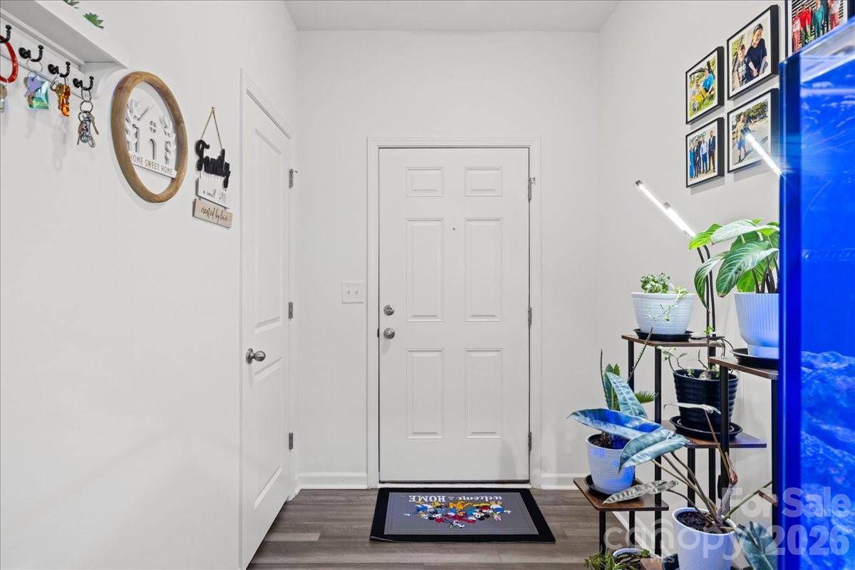 144 BABBLING BROOK DR, Clayton, NC 27520