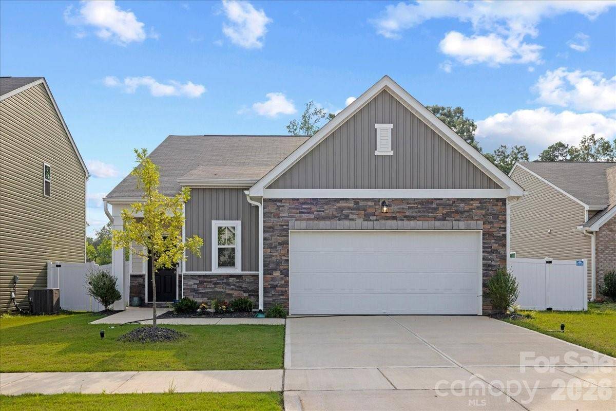 144 BABBLING BROOK DR, Clayton, NC 27520