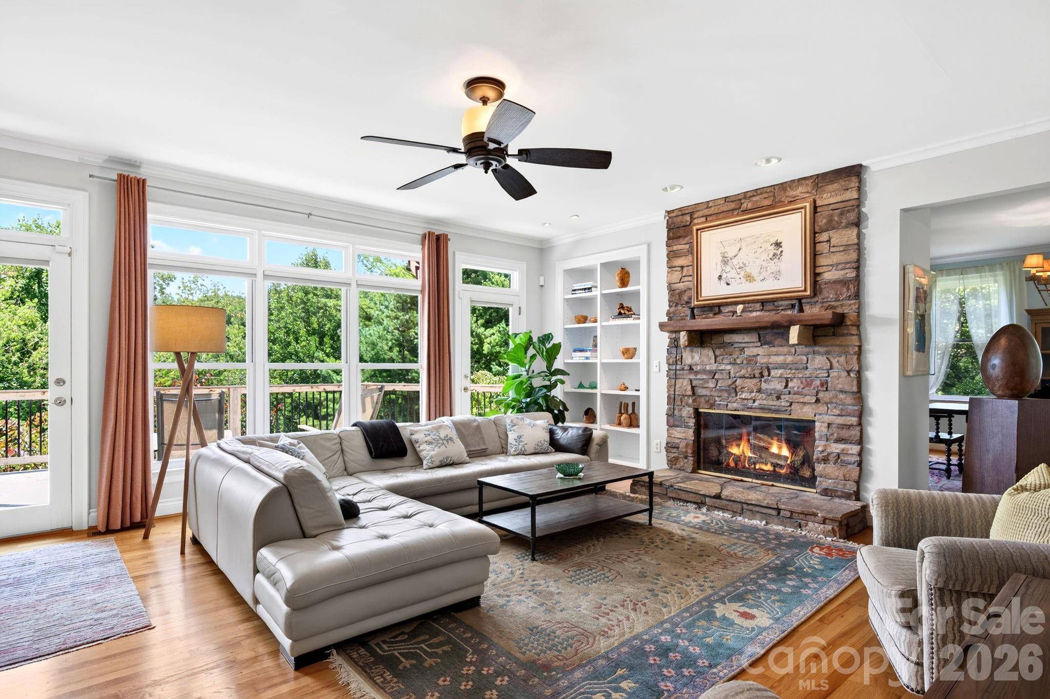 10 Blackberry LN, Asheville, NC 28804