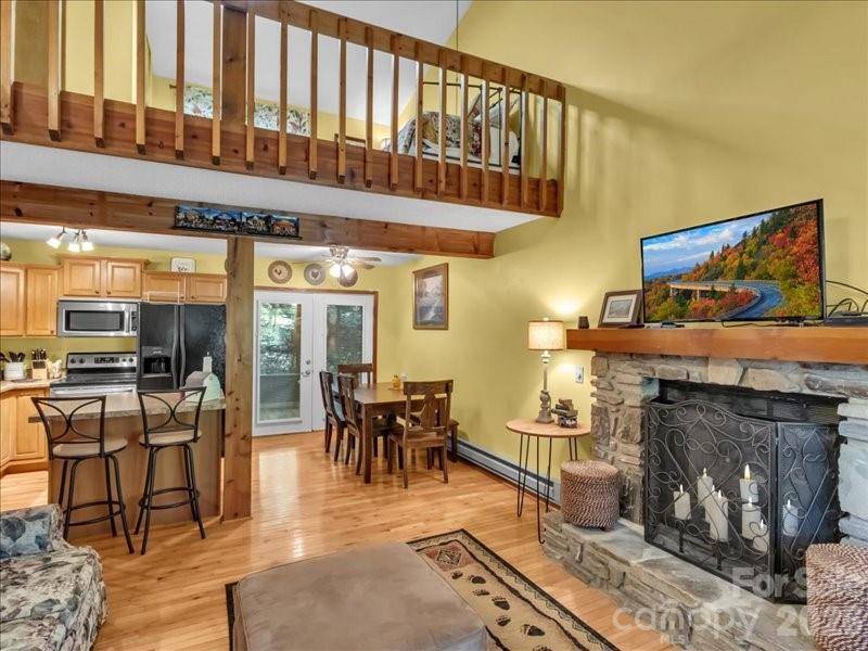 49 Lisa LN, Maggie Valley, NC 28751