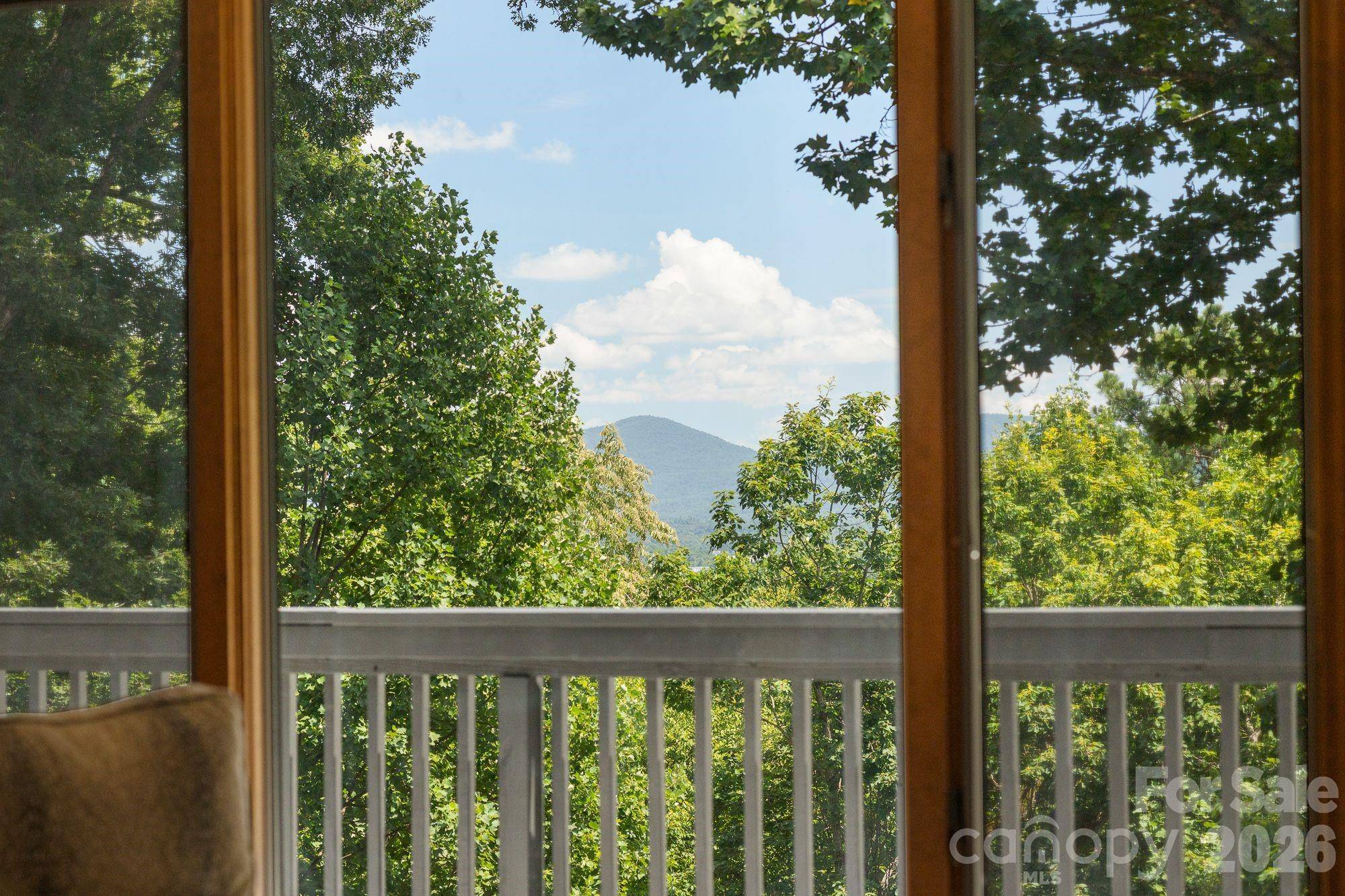 1105 High Vista DR, Mills River, NC 28759