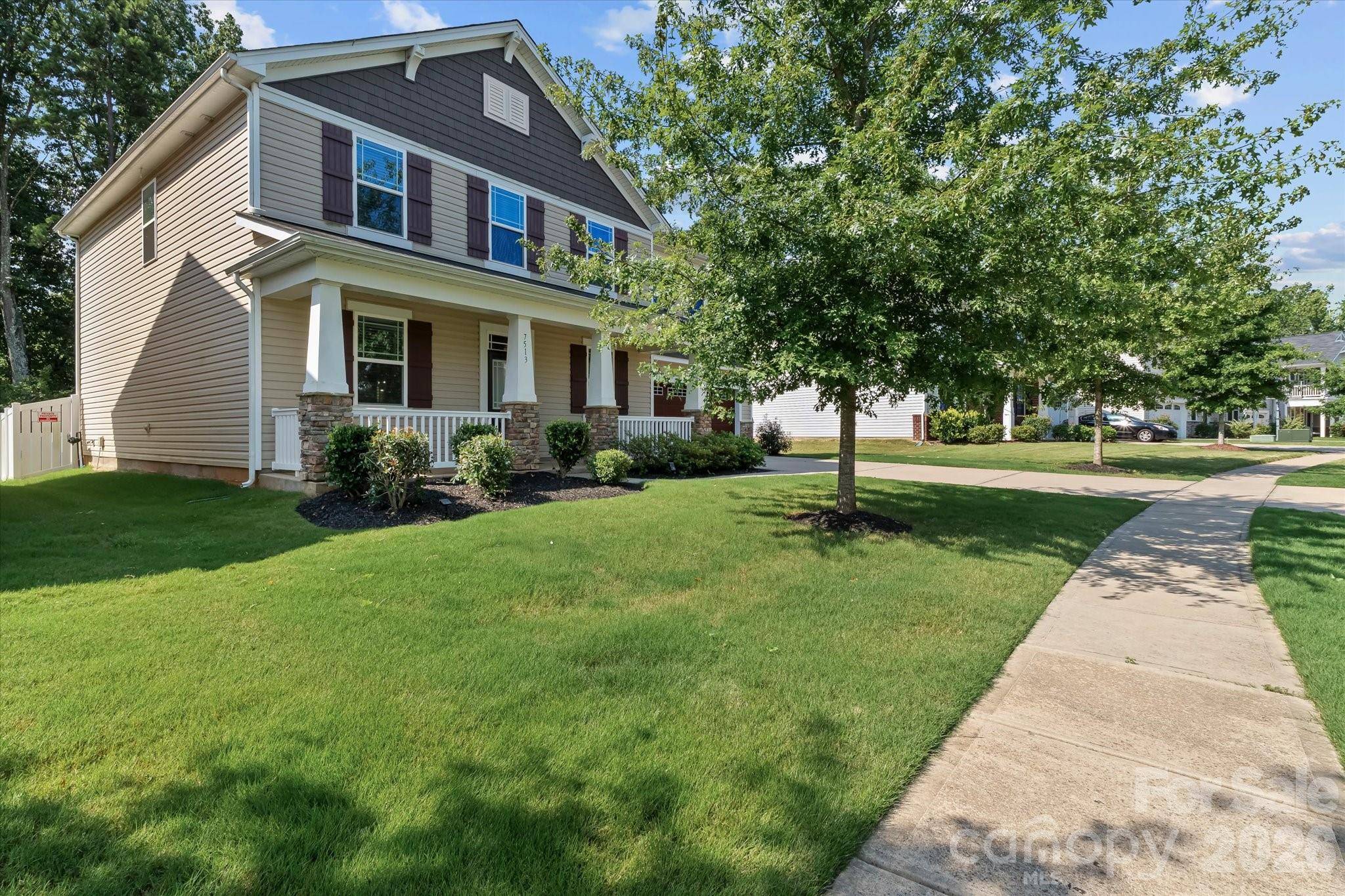 7513 Meridale Forest DR, Charlotte, NC 28269