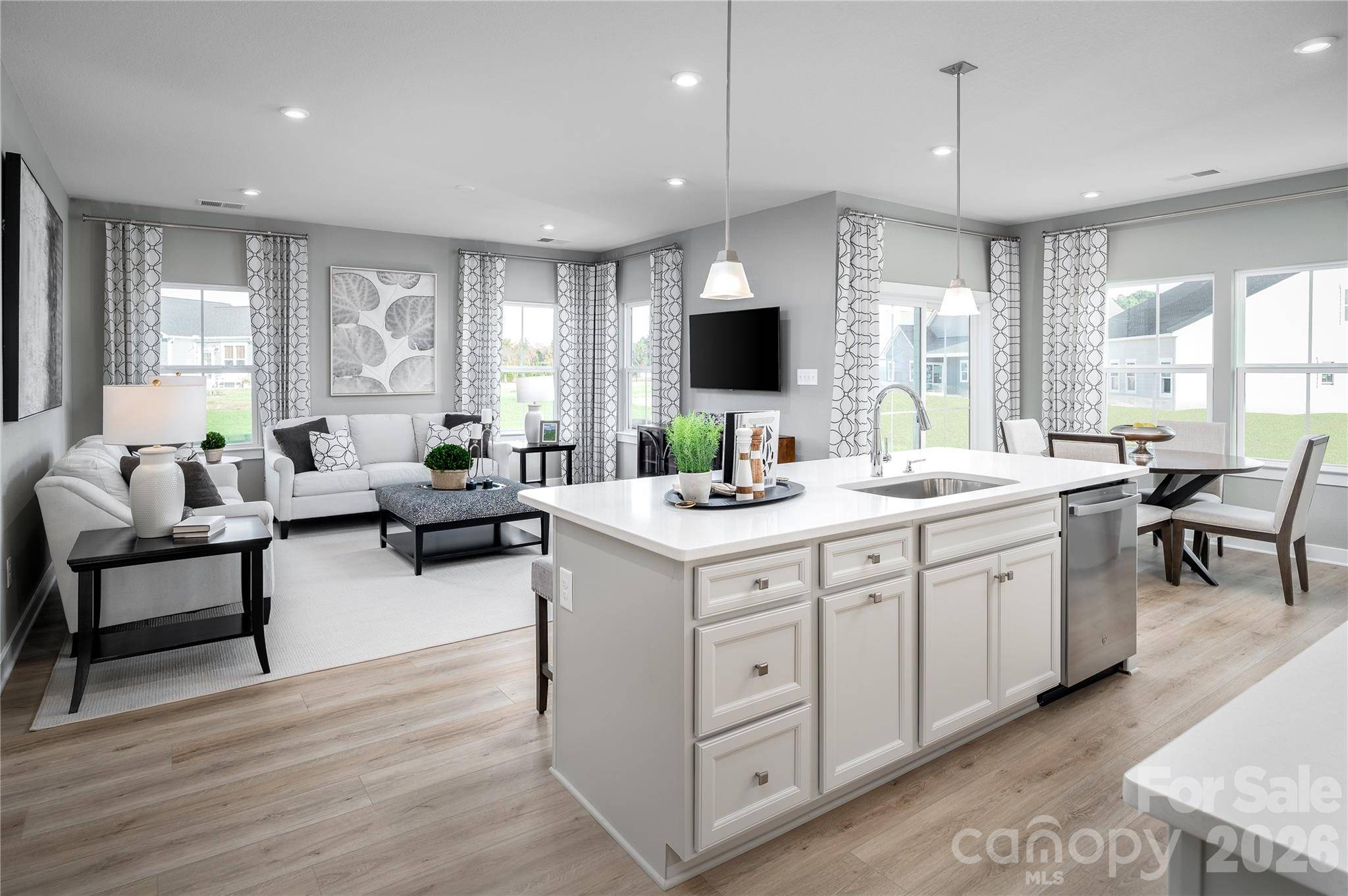 925 Heathway DR, Charlotte, NC 28213