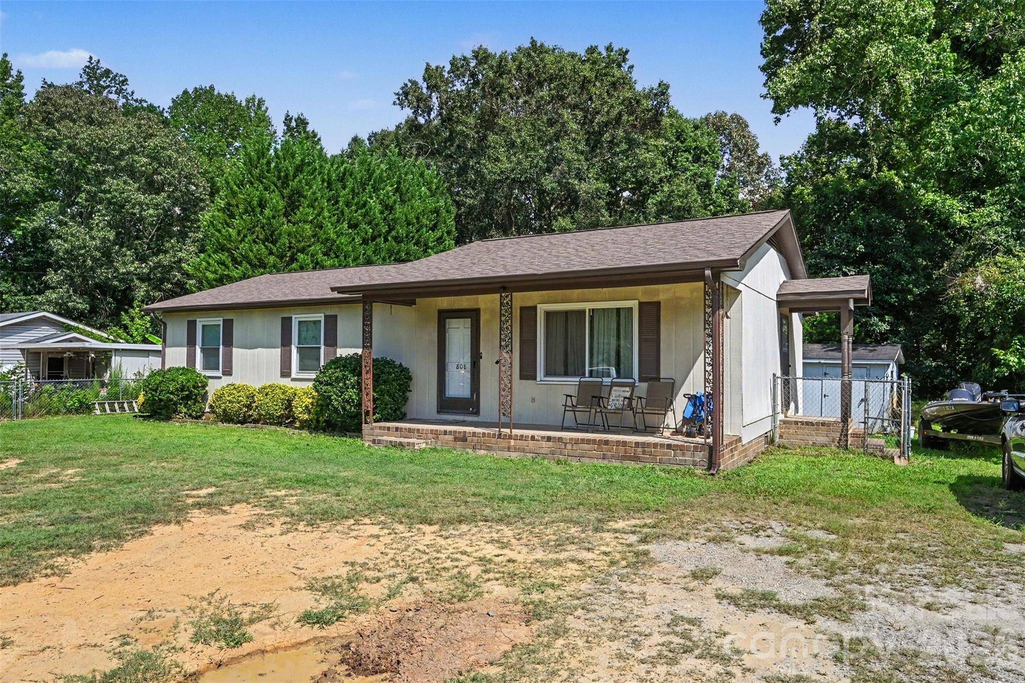 808 E Chestnut ST, Stanley, NC 28164