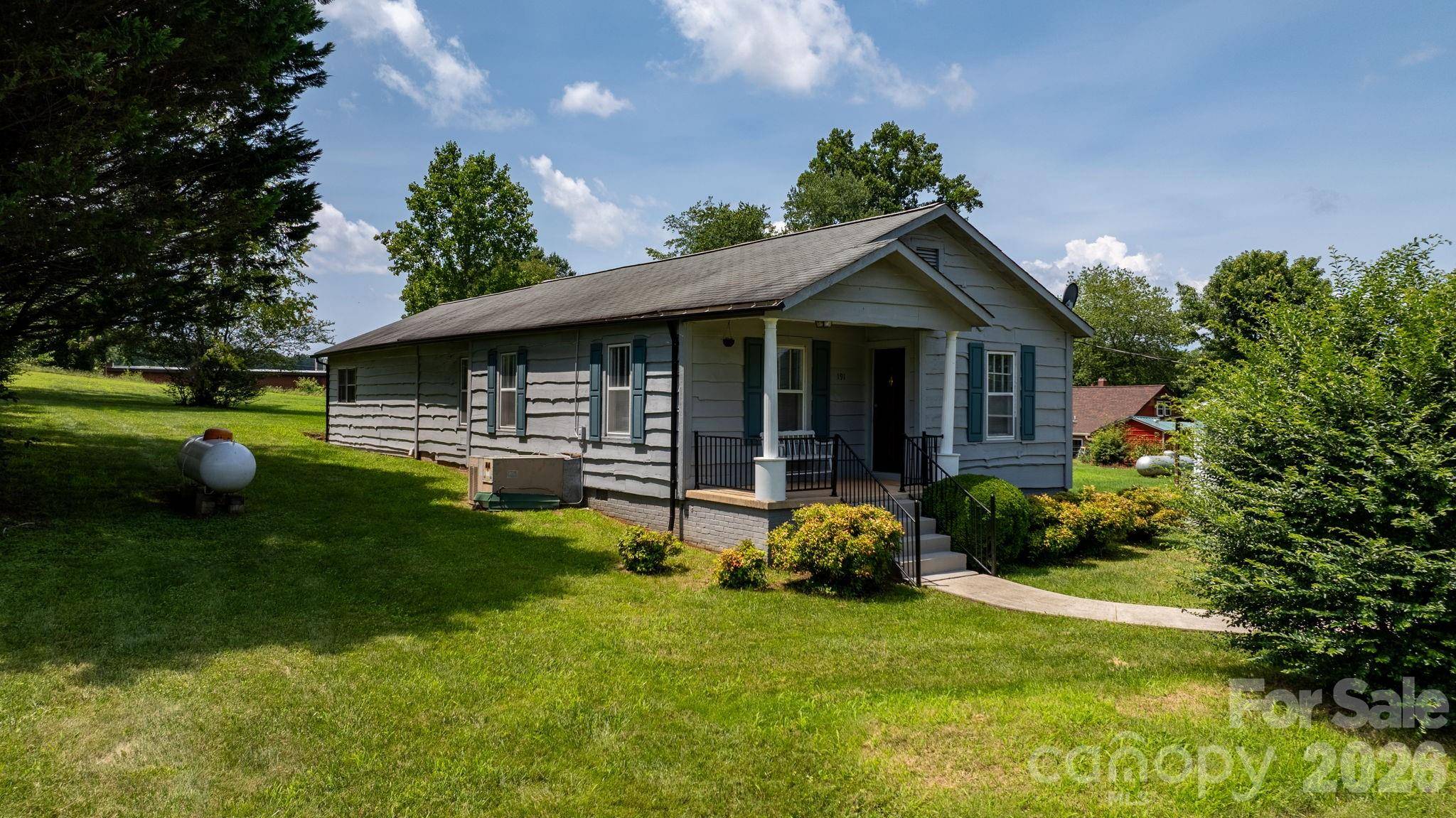 191 Power ST, Hudson, NC 28638