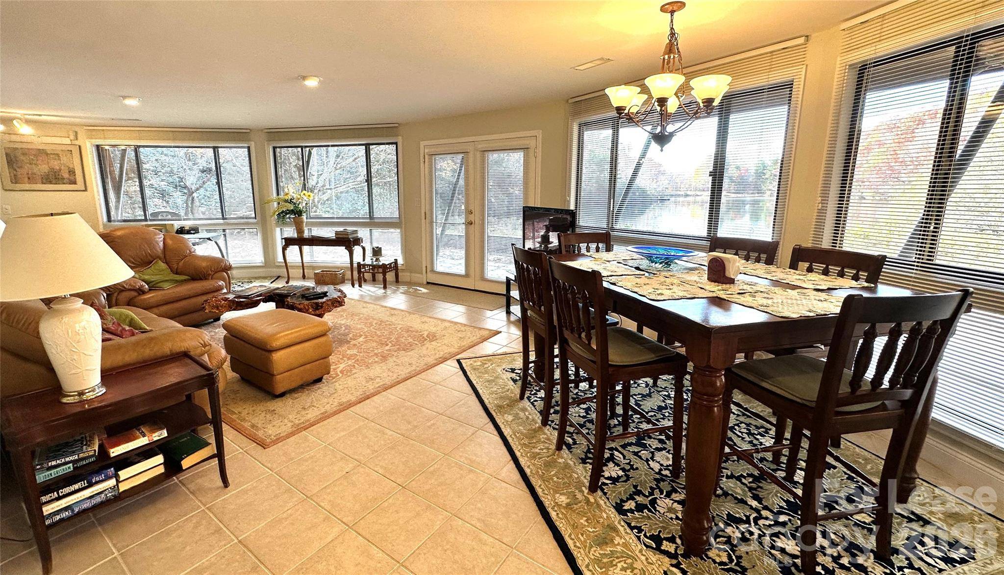 424 LakeView DR, Tryon, NC 28782