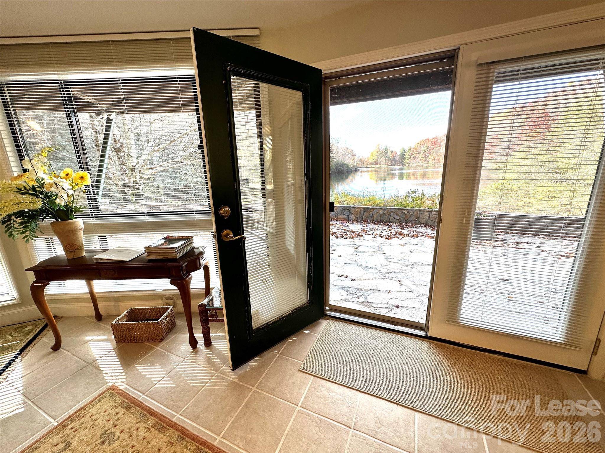 424 LakeView DR, Tryon, NC 28782
