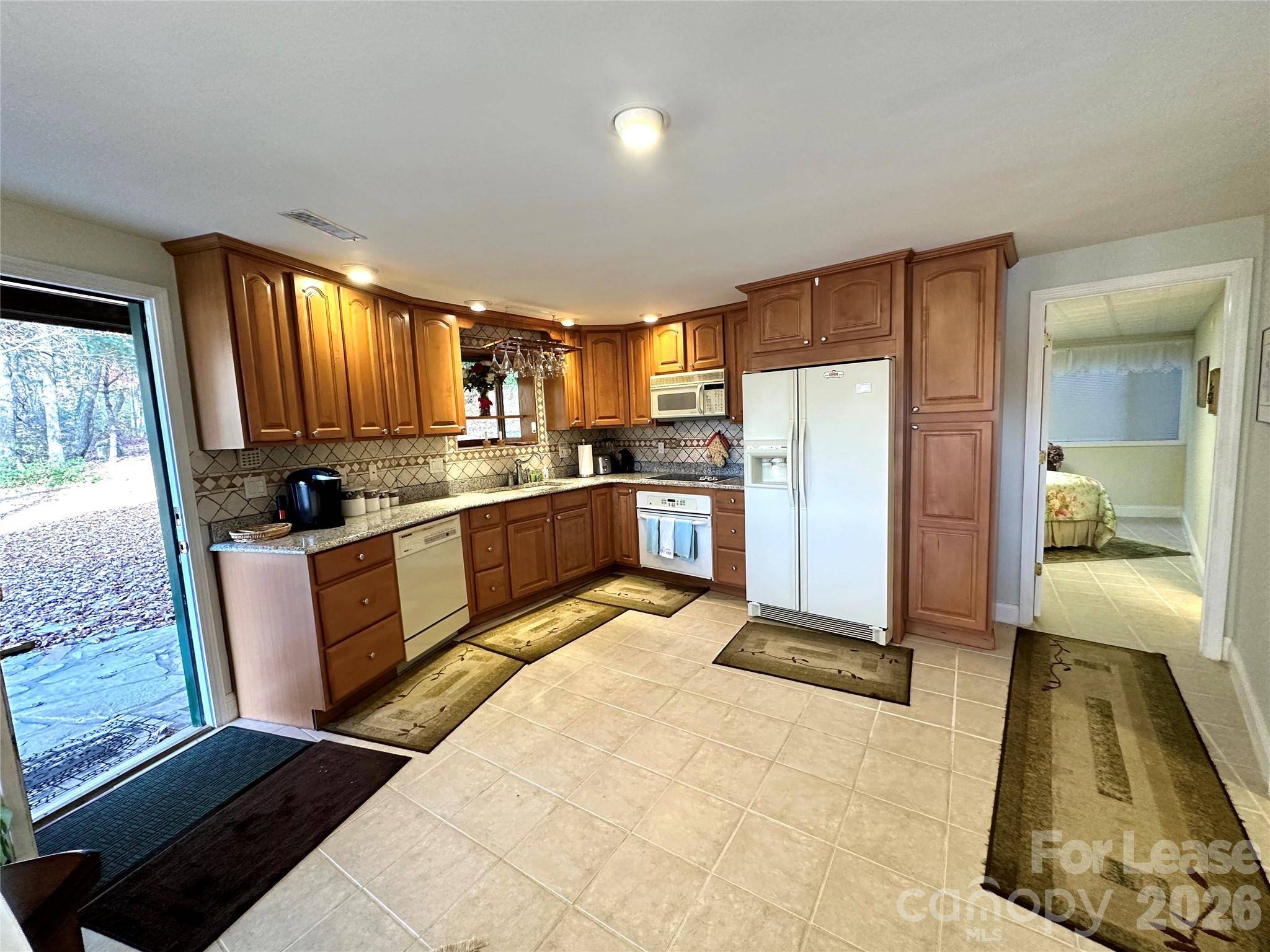 424 LakeView DR, Tryon, NC 28782
