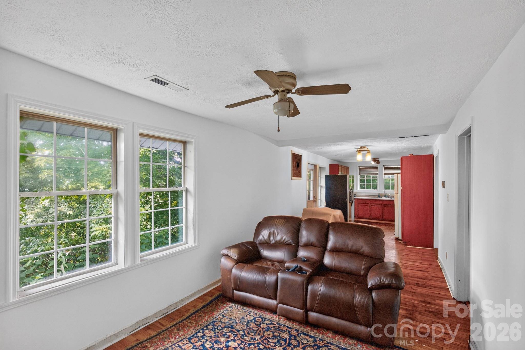 1324 Low Gap RD, Hendersonville, NC 28792