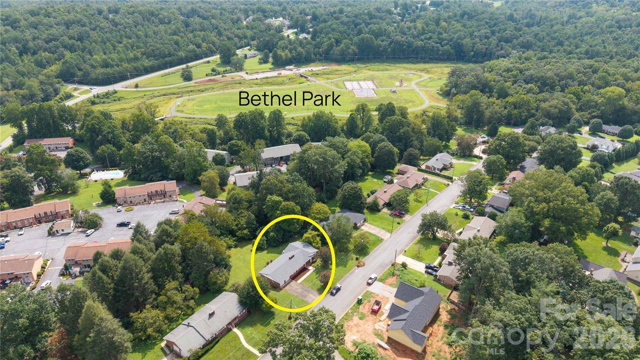 201 Woodlawn DR, Morganton, NC 28655