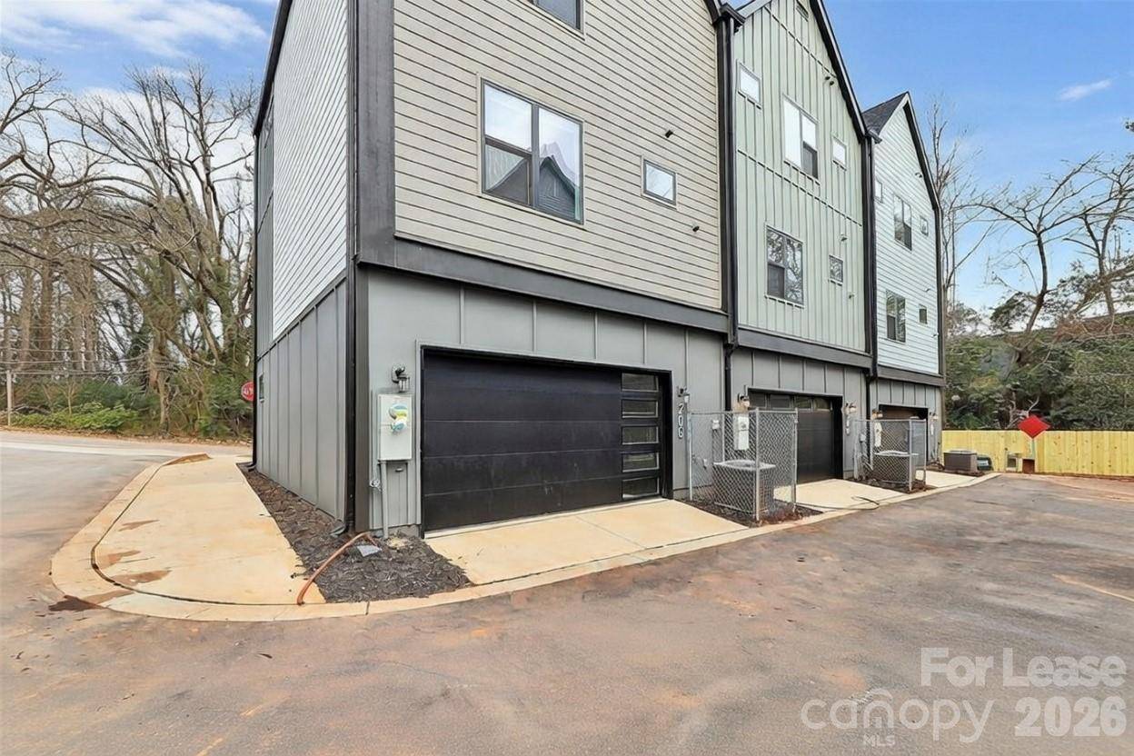 3432 Brookshire BLVD, Charlotte, NC 28216