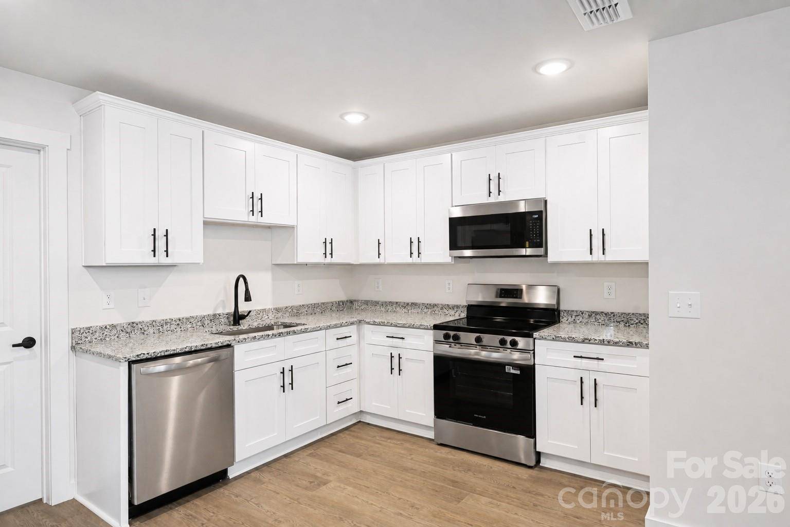 1050 5th ST NE, Hickory, NC 28601
