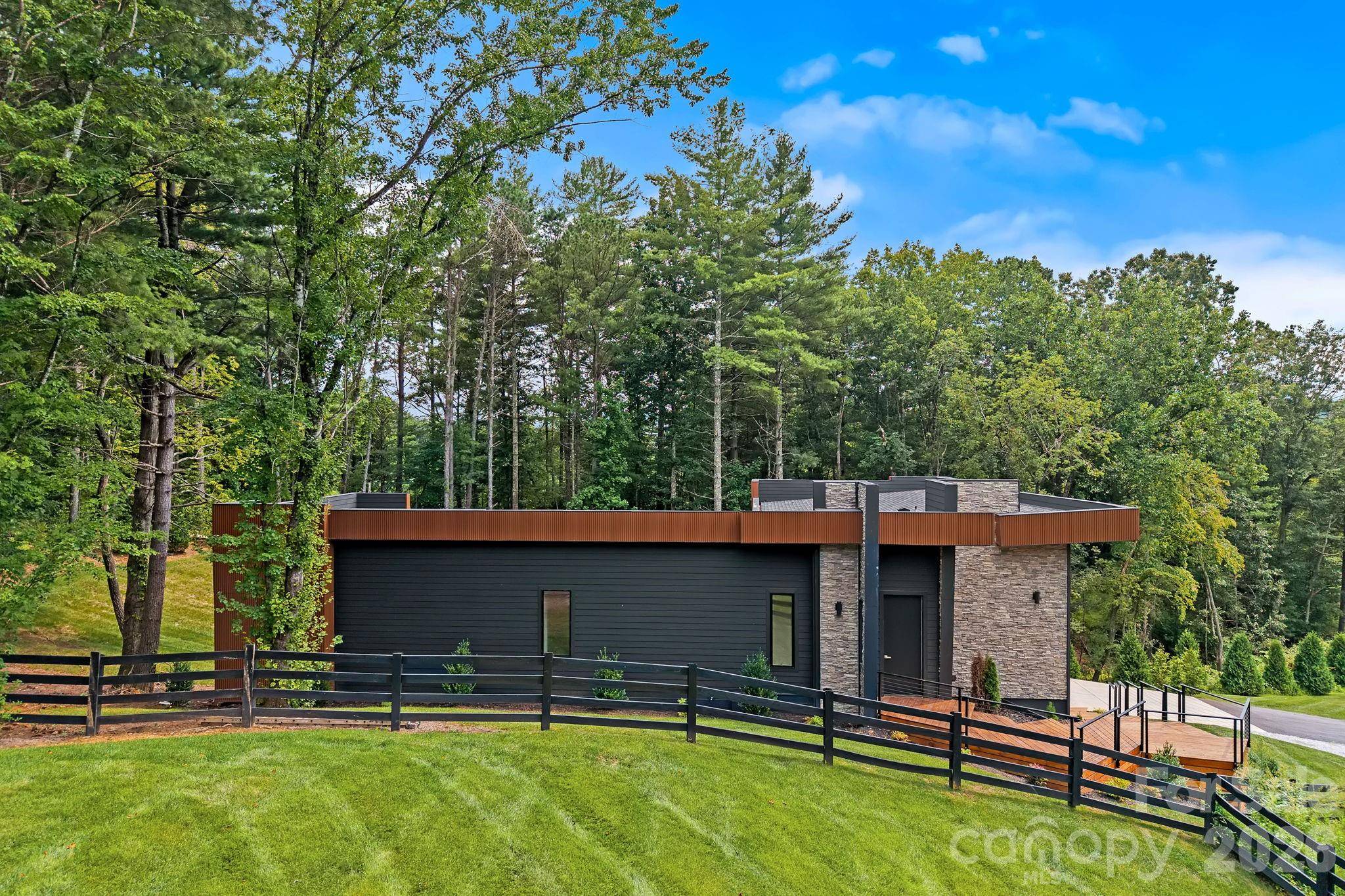 87 Verbania RD, Mills River, NC 28759