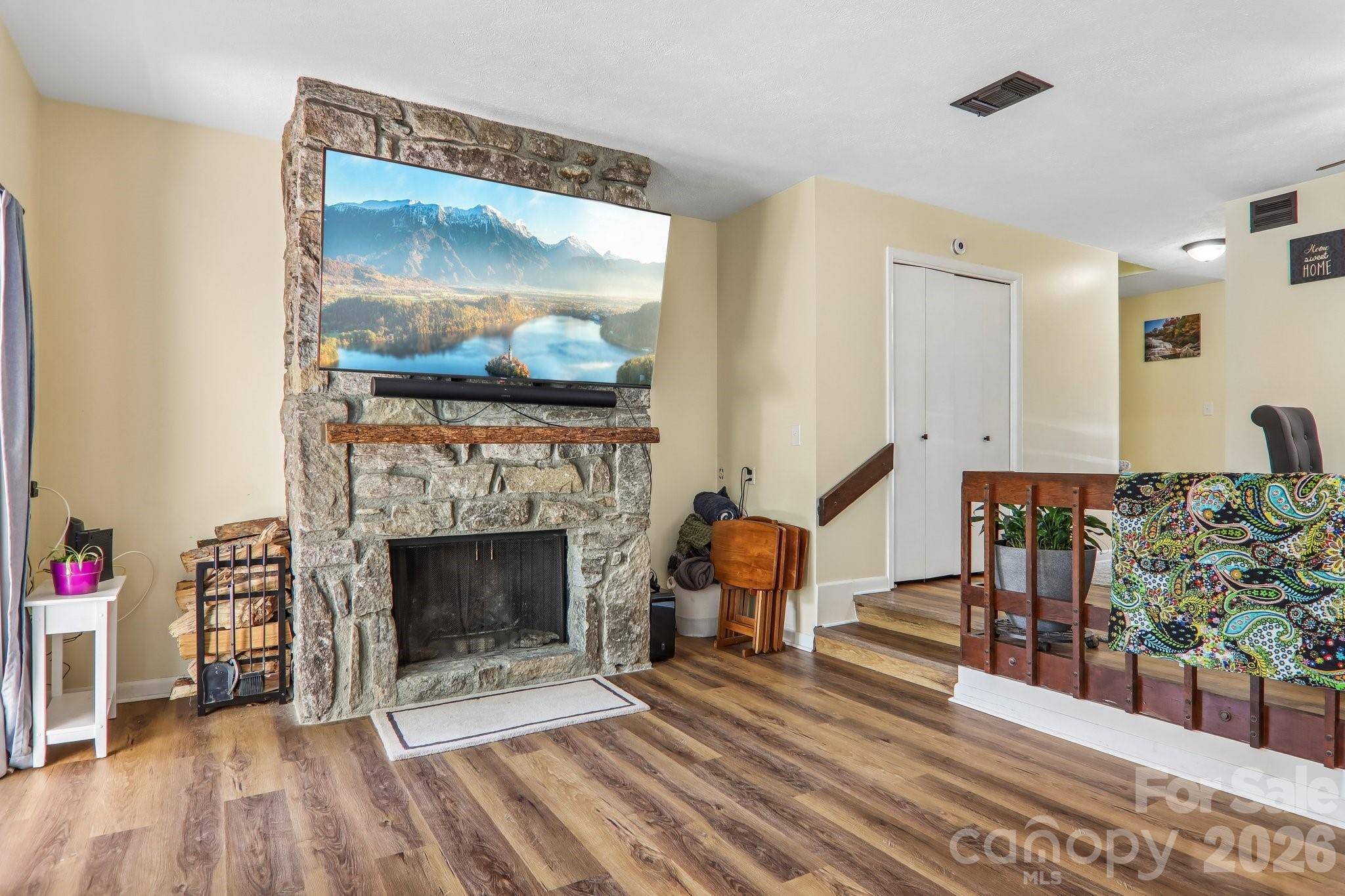 70 Ninevah RD, Waynesville, NC 28786