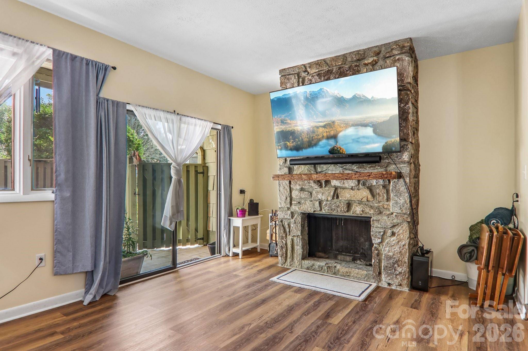 70 Ninevah RD, Waynesville, NC 28786