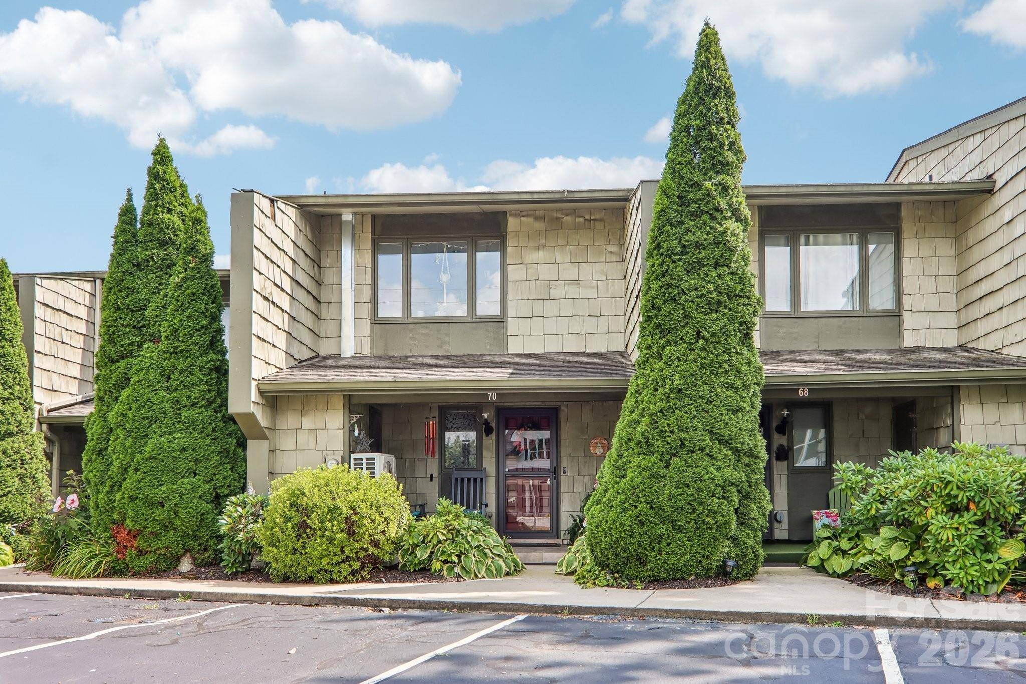 70 Ninevah RD, Waynesville, NC 28786