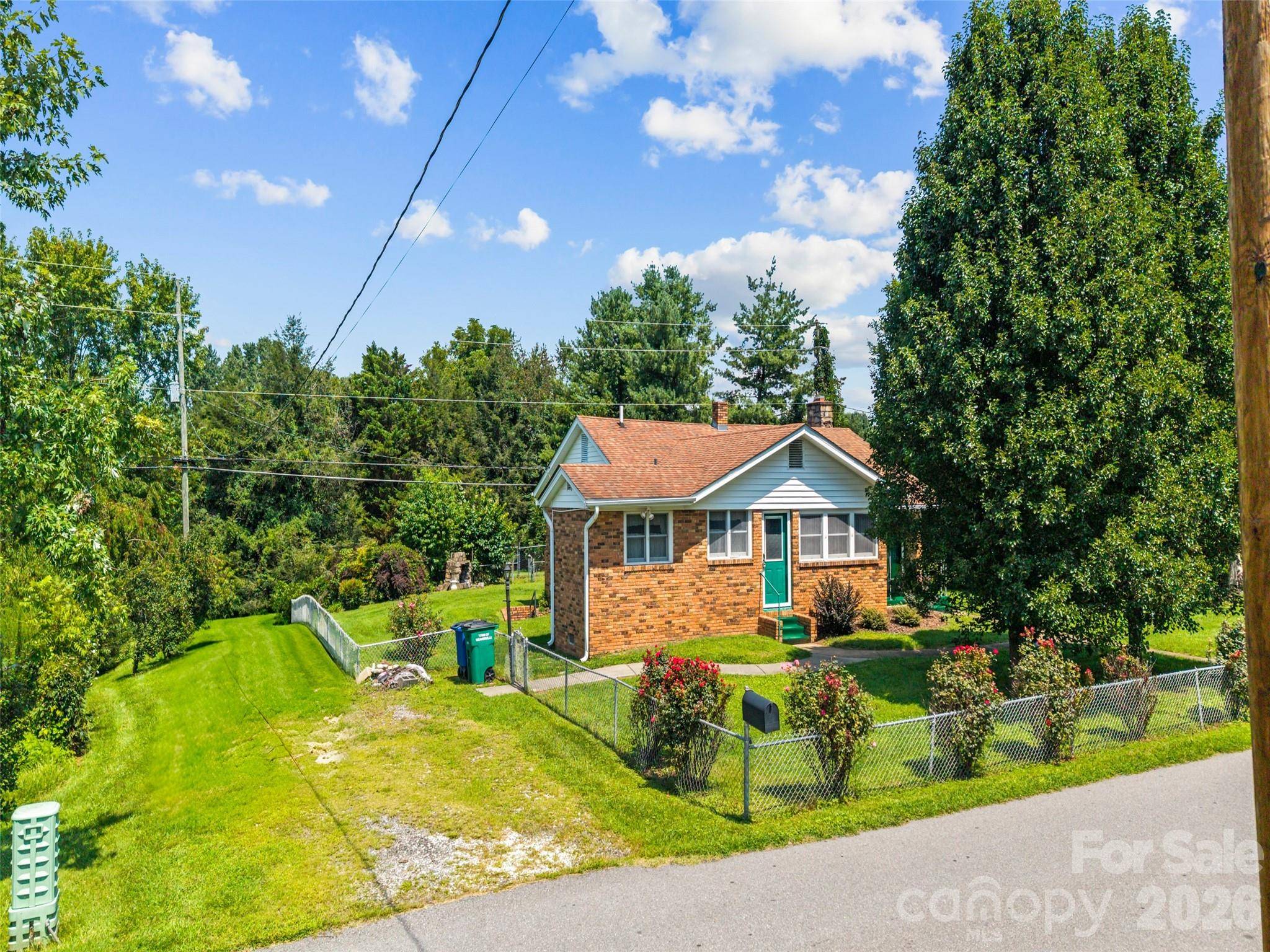 53 Salem RD, Weaverville, NC 28787
