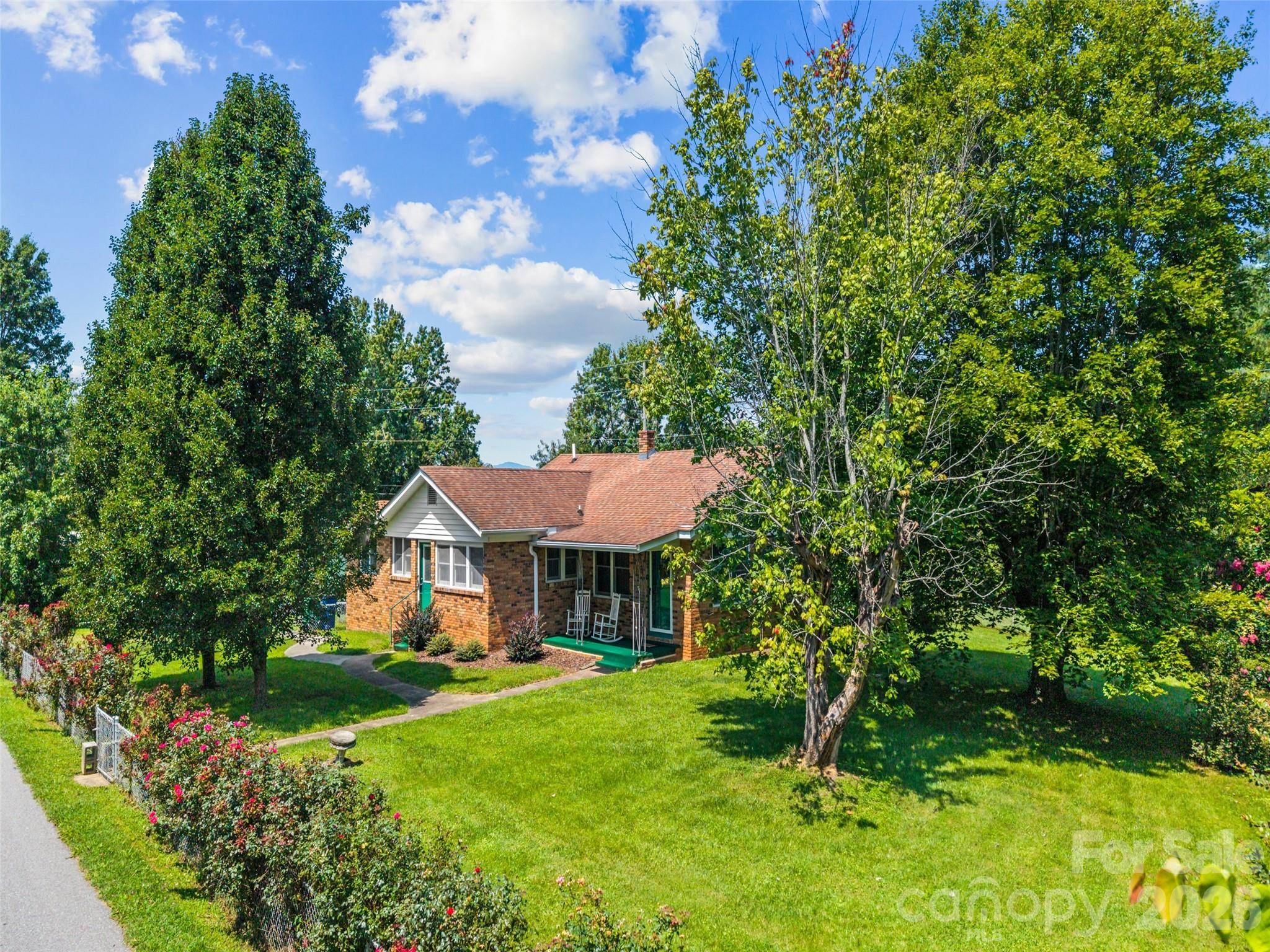 53 Salem RD, Weaverville, NC 28787