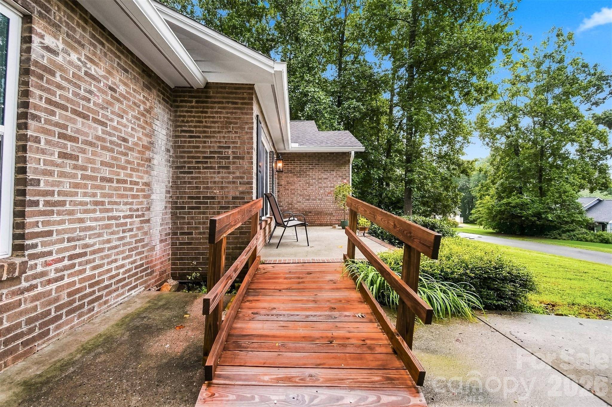 3933 MATTINGLY DR, Hickory, NC 28602
