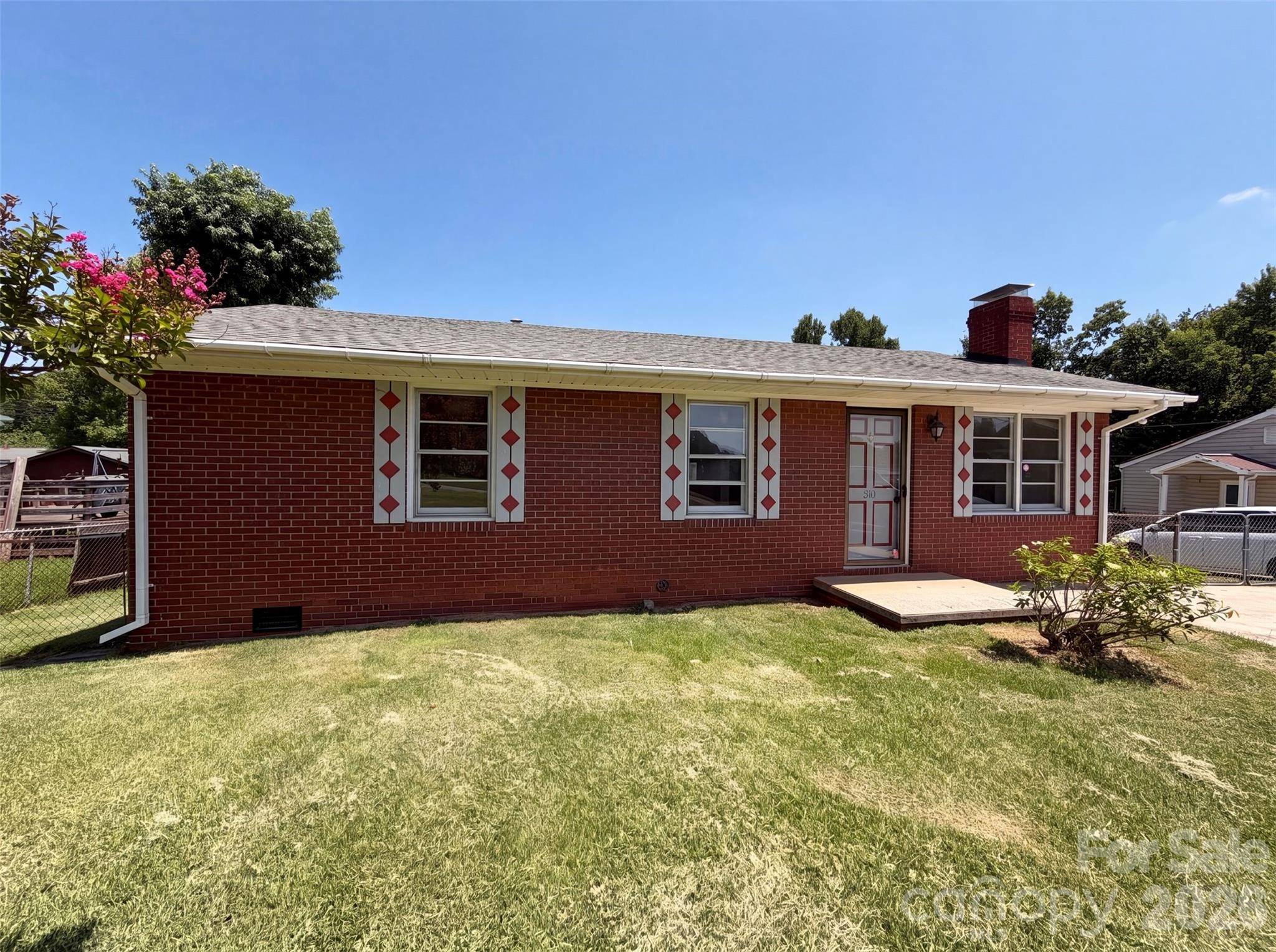 310 W Indiana AVE, Bessemer City, NC 28016