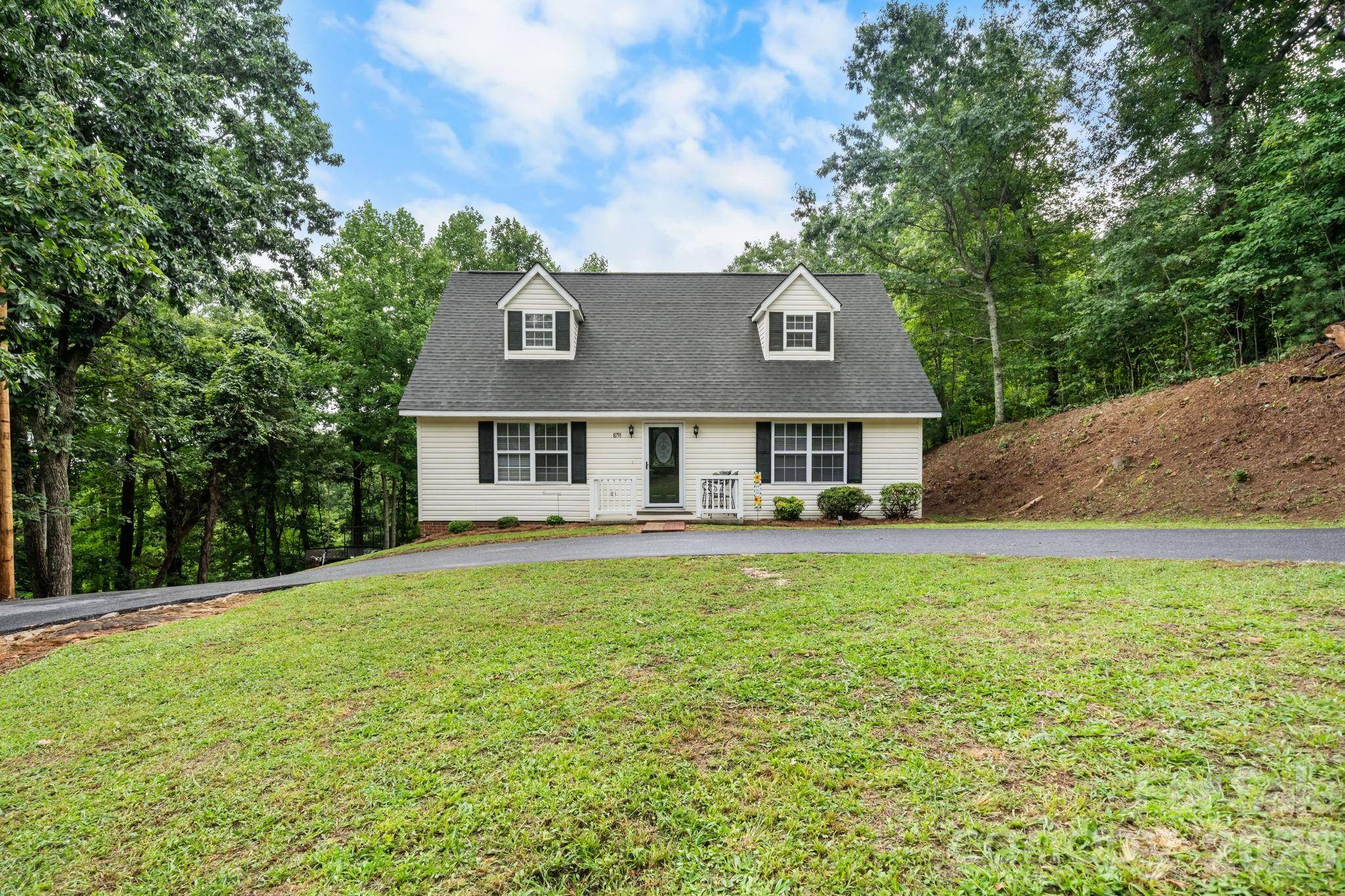 8791 Lisa TRL, Connelly Springs, NC 28612