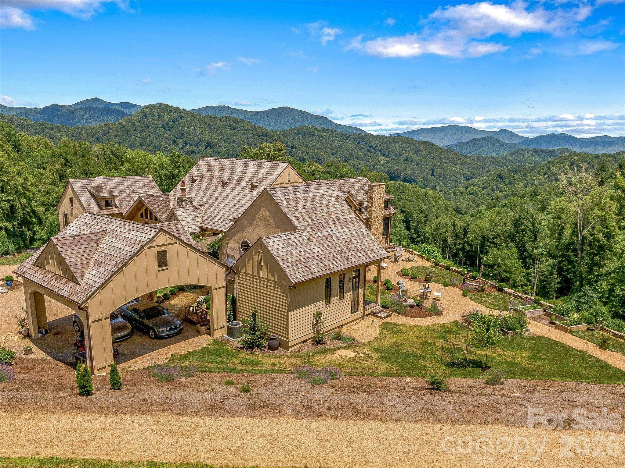 384 Doan Town RD, Burnsville, NC 28714