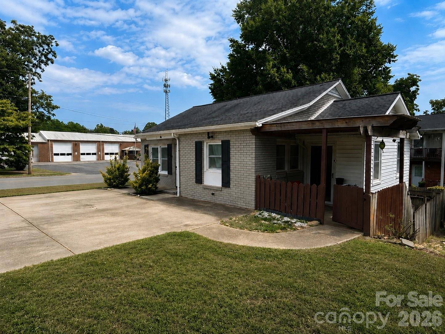 56 1st AVE SE, Taylorsville, NC 28681