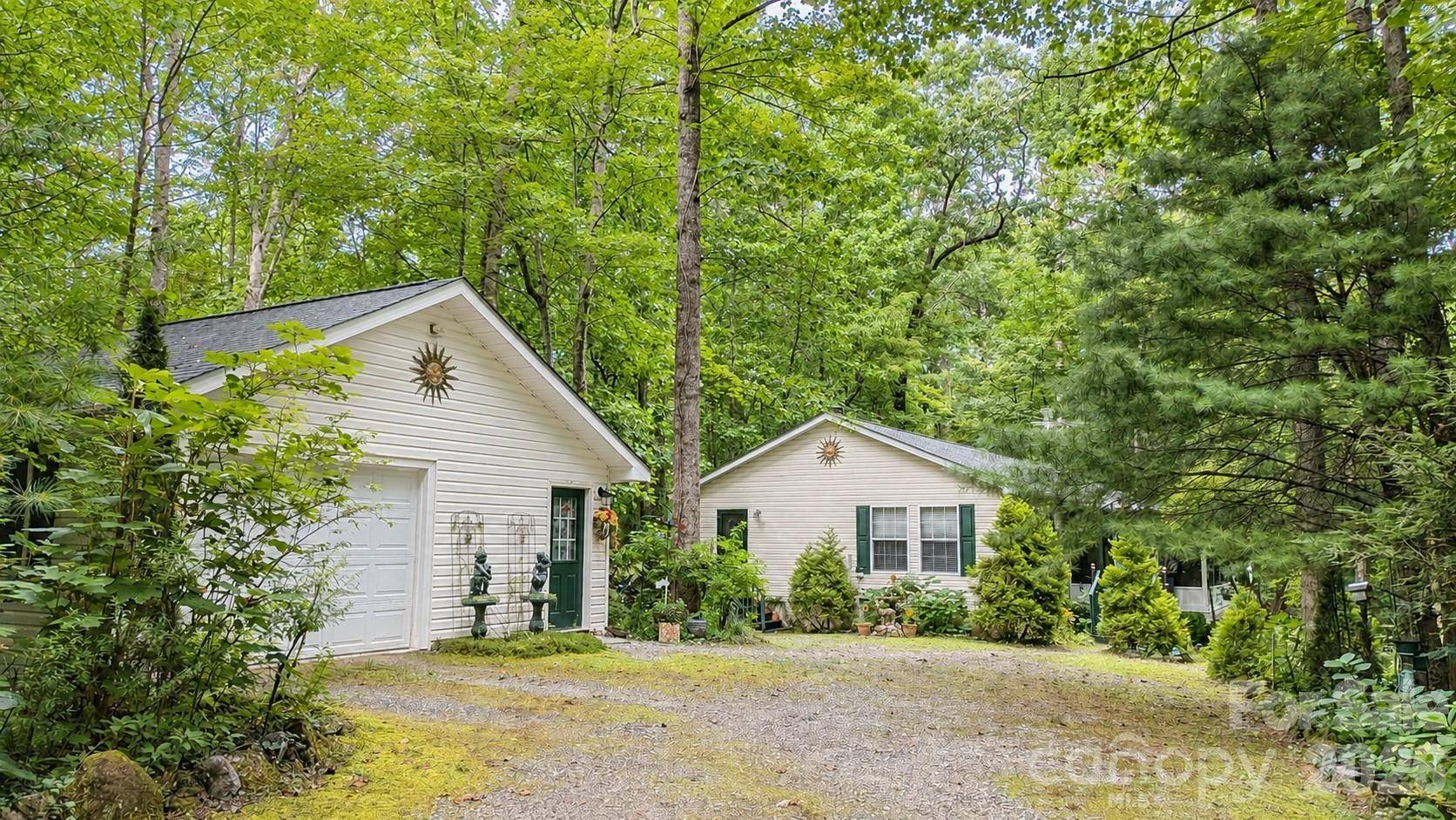 253 Royalwood DR, Zirconia, NC 28790