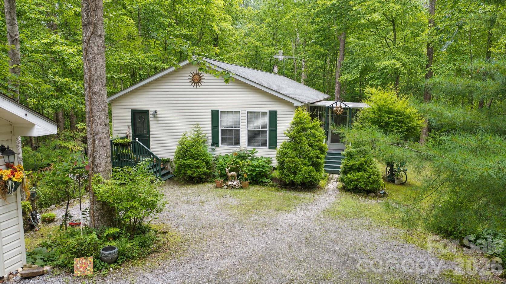 253 Royalwood DR, Zirconia, NC 28790