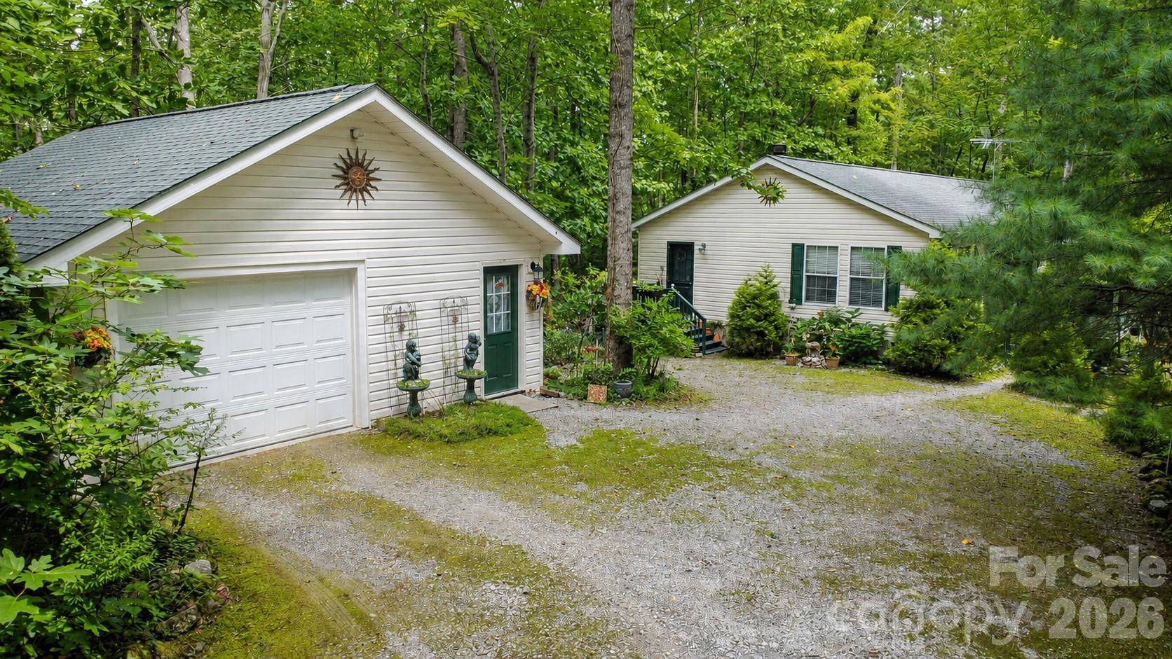 253 Royalwood DR, Zirconia, NC 28790