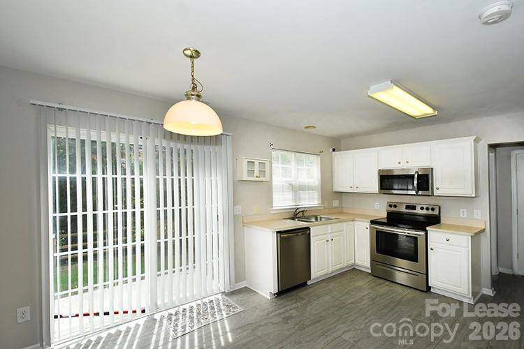 8715 Challenger DR, Charlotte, NC 28213