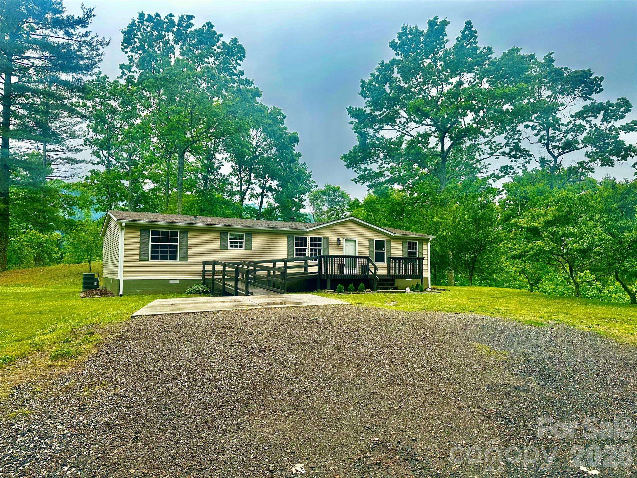 105 Satinwood DR, Burnsville, NC 28714