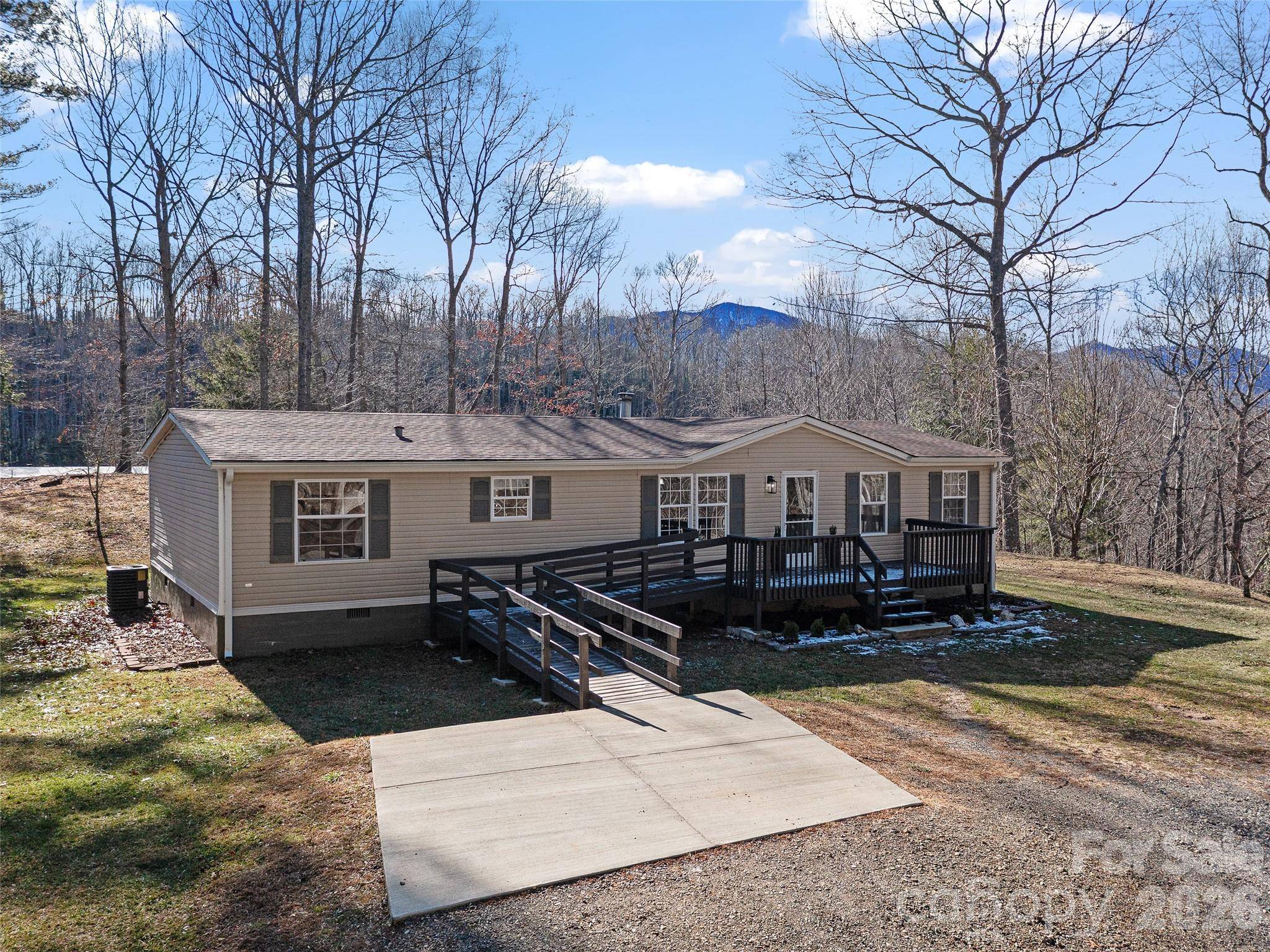 105 Satinwood DR, Burnsville, NC 28714