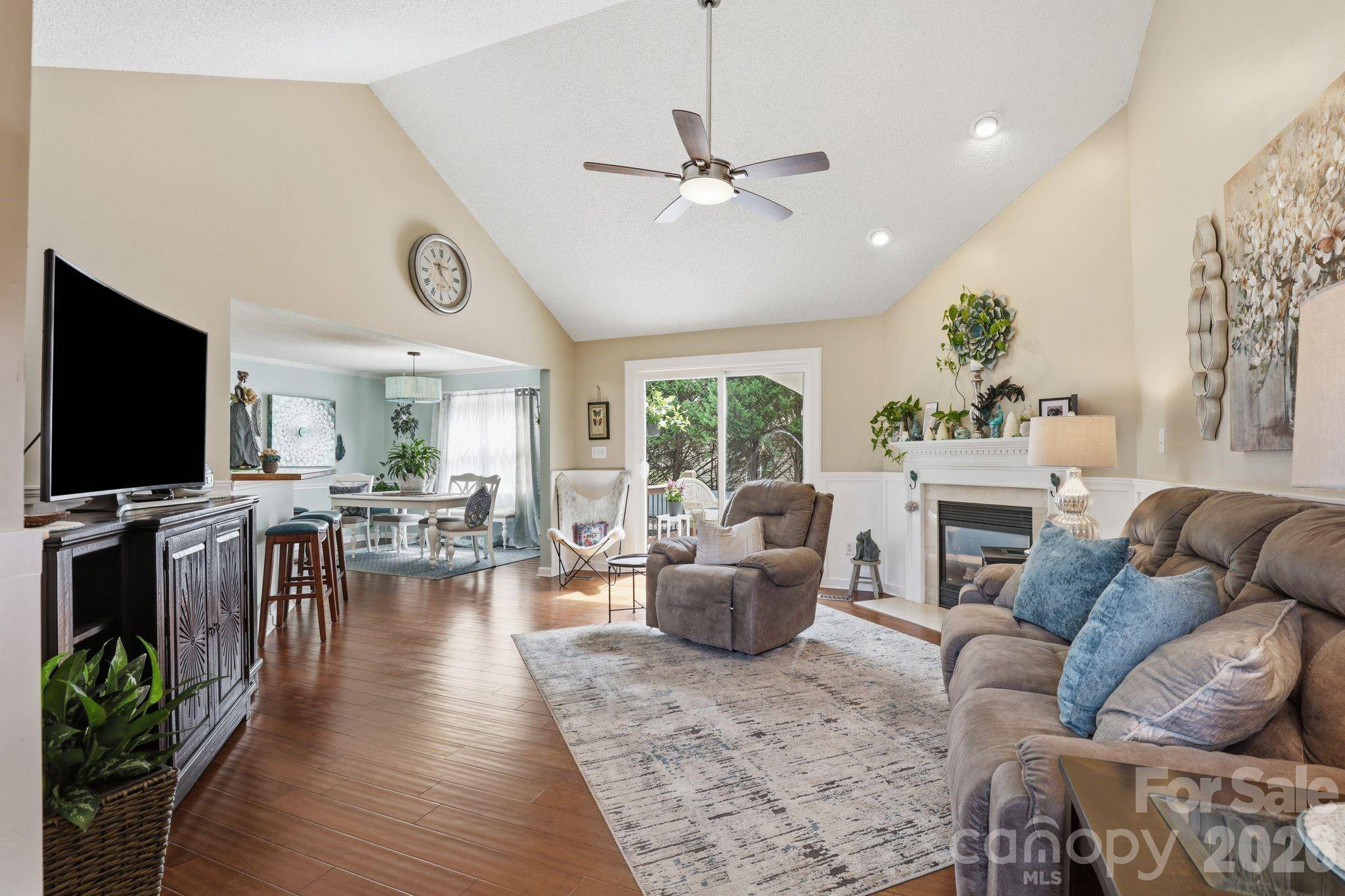2918 24th Street DR NE, Hickory, NC 28601