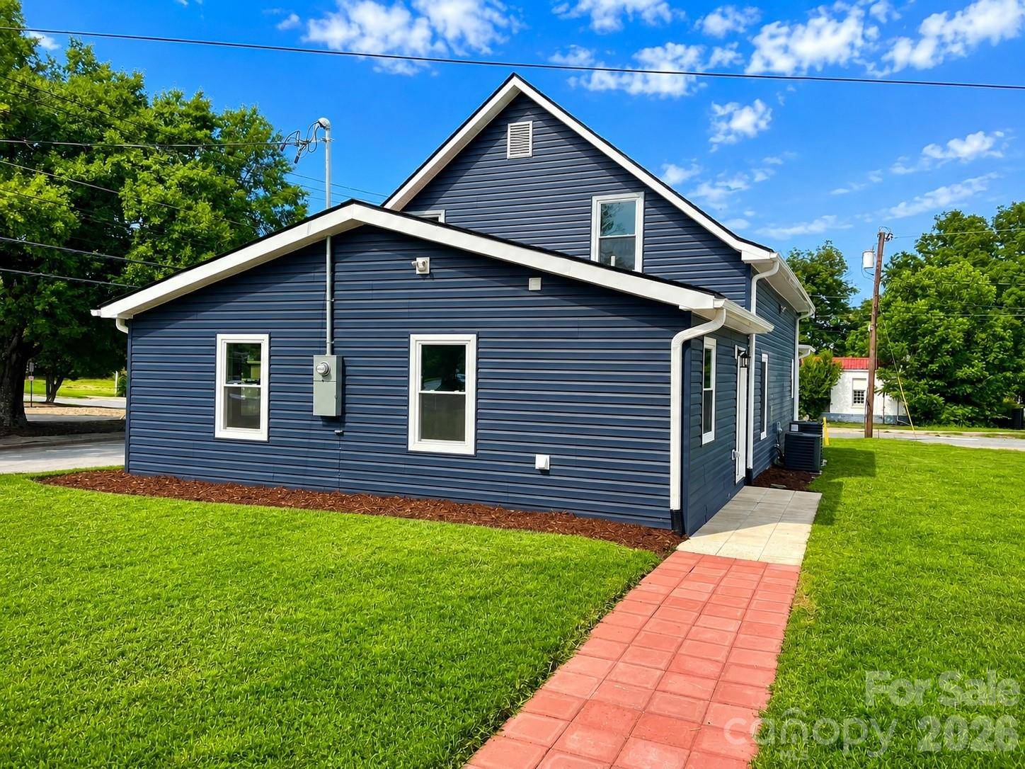 200 E White ST, Morganton, NC 28655