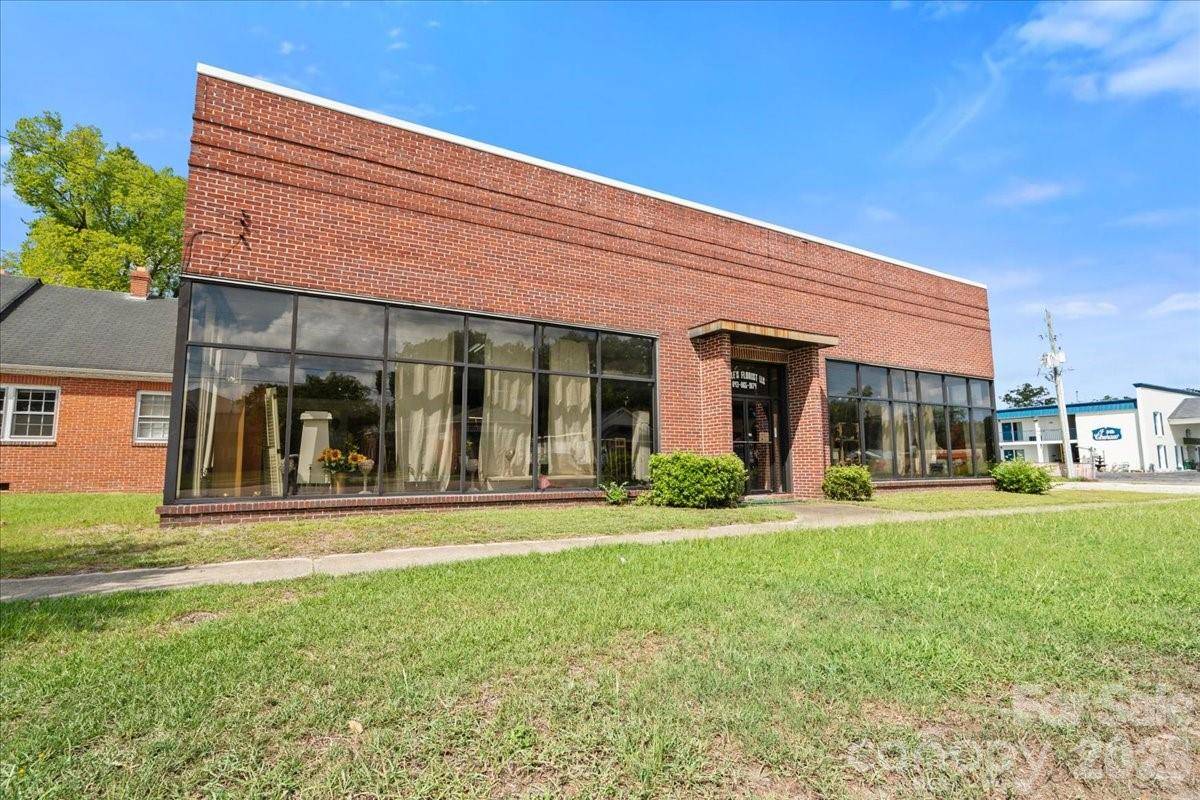 319 2nd ST, Cheraw, SC 29520